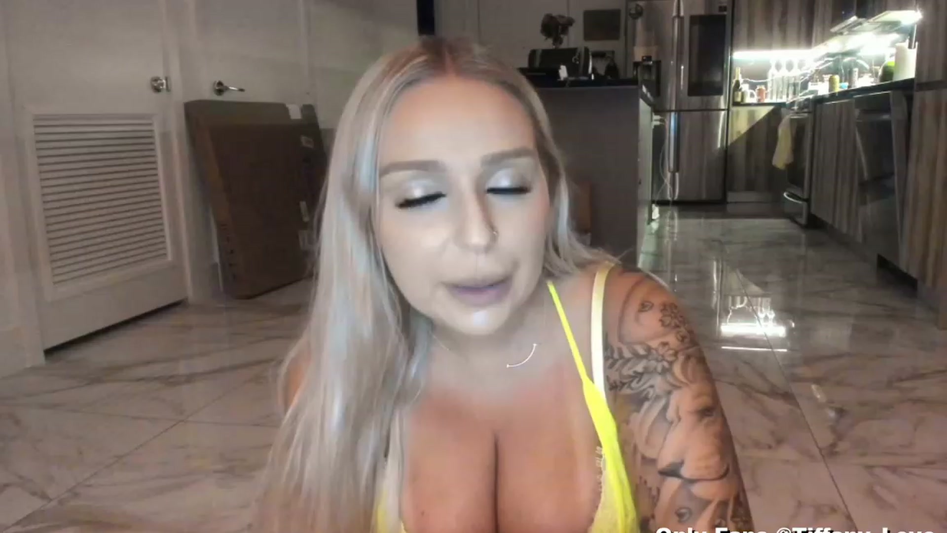 Gallery image thumbnail from KissMyTitsPls's myfreecams stream on, 08/23/2023, 02:04 image 2 of 20