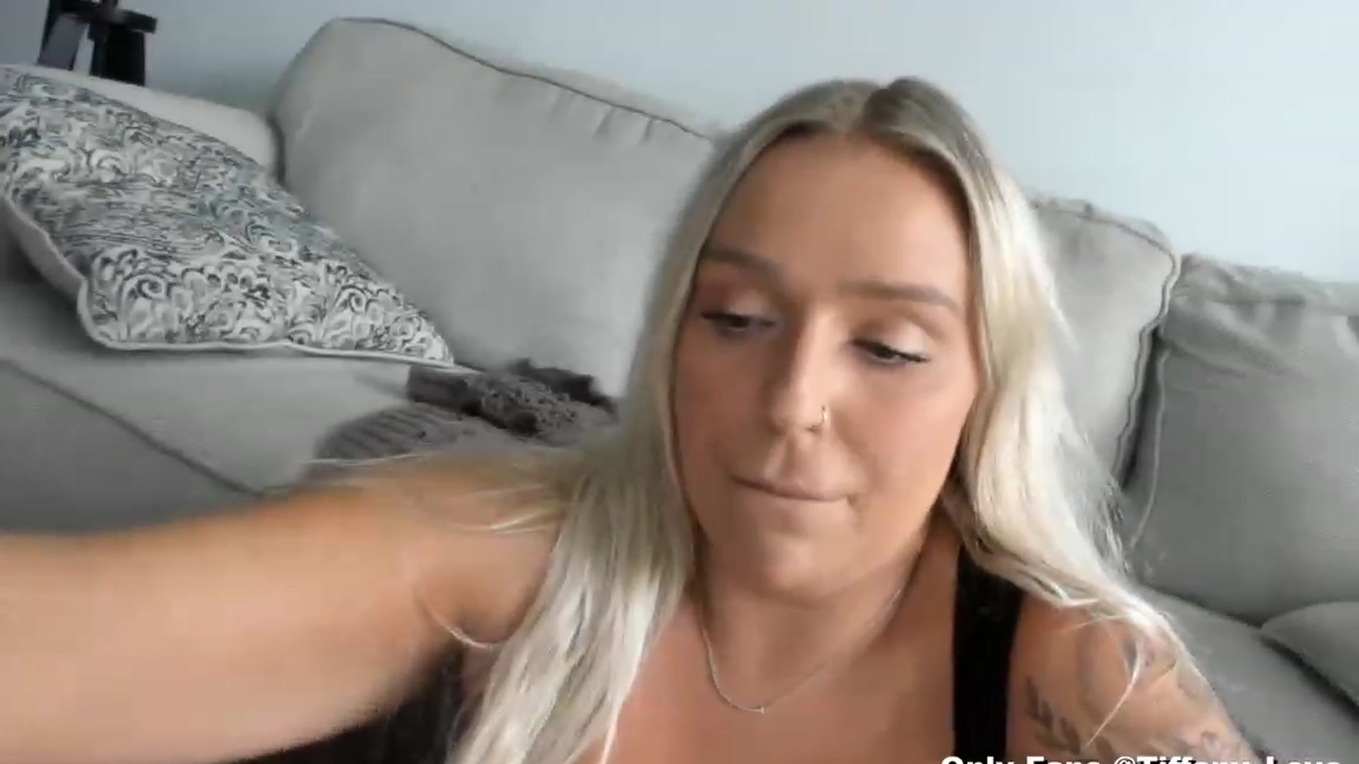 Gallery image thumbnail from KissMyTitsPls's myfreecams stream on, 10/09/2023, 20:03 image 12 of 20