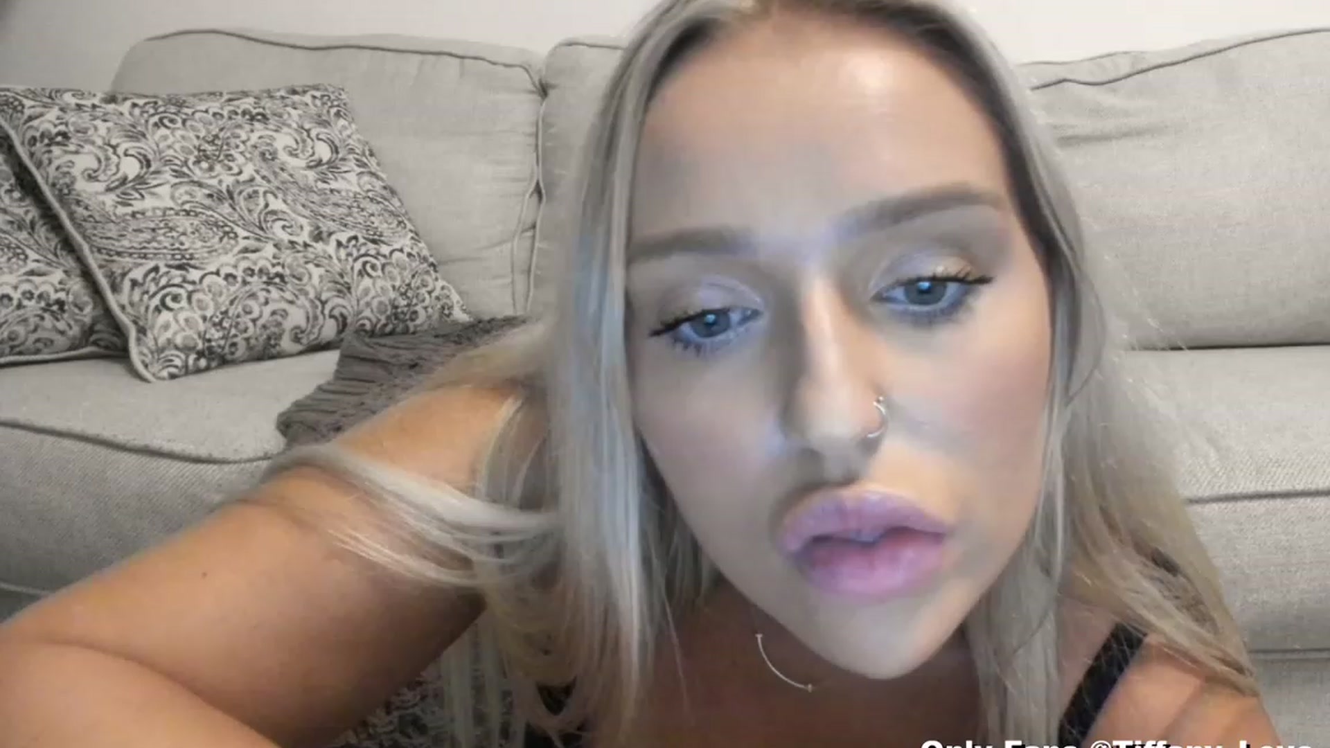 Gallery image thumbnail from KissMyTitsPls's myfreecams stream on, 10/10/2023, 24:58 image 9 of 20