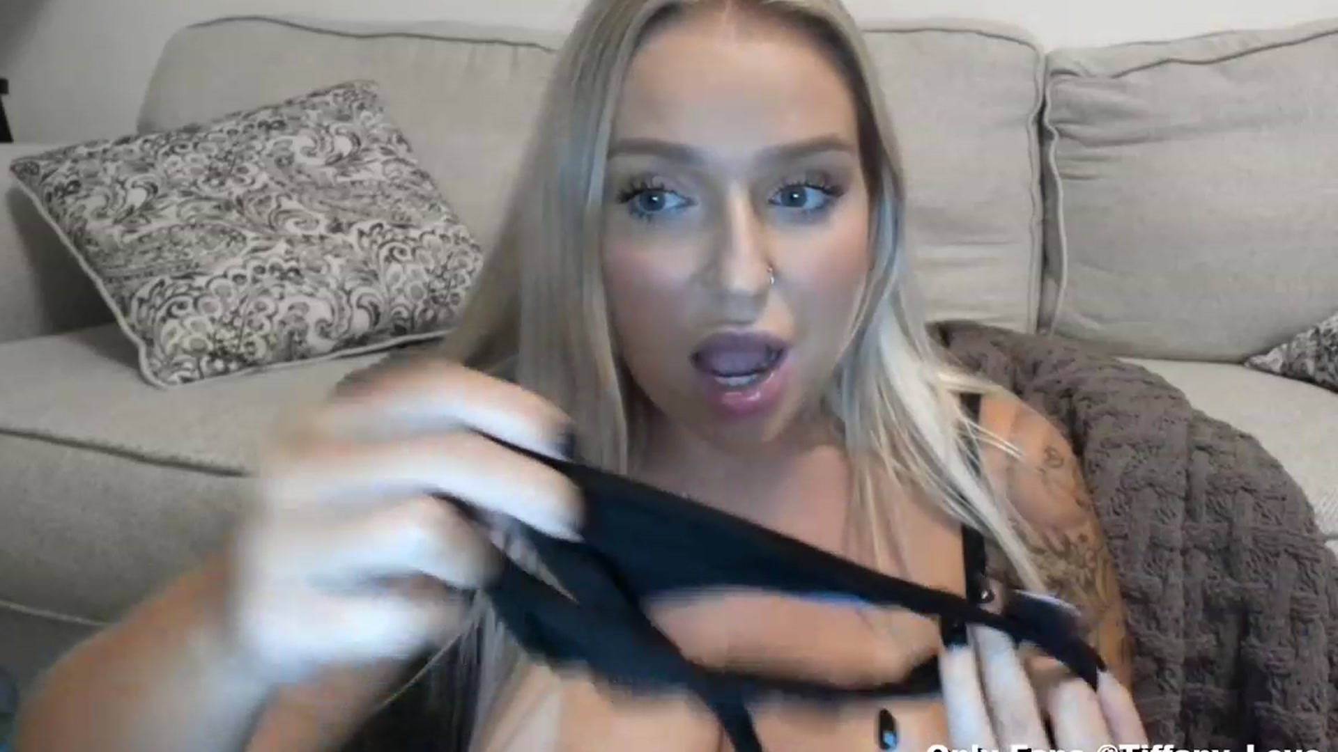 Gallery image thumbnail from KissMyTitsPls's myfreecams stream on, 10/10/2023, 24:58 image 18 of 20
