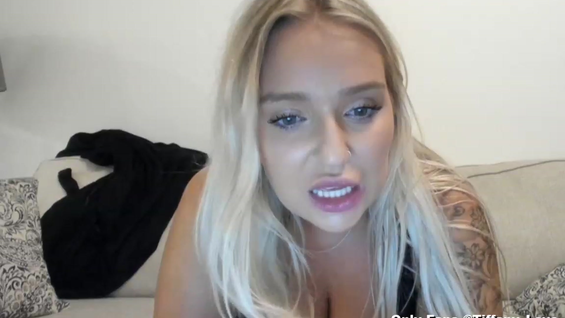 Gallery image thumbnail from KissMyTitsPls's myfreecams stream on, 10/11/2023, 01:47 image 3 of 20