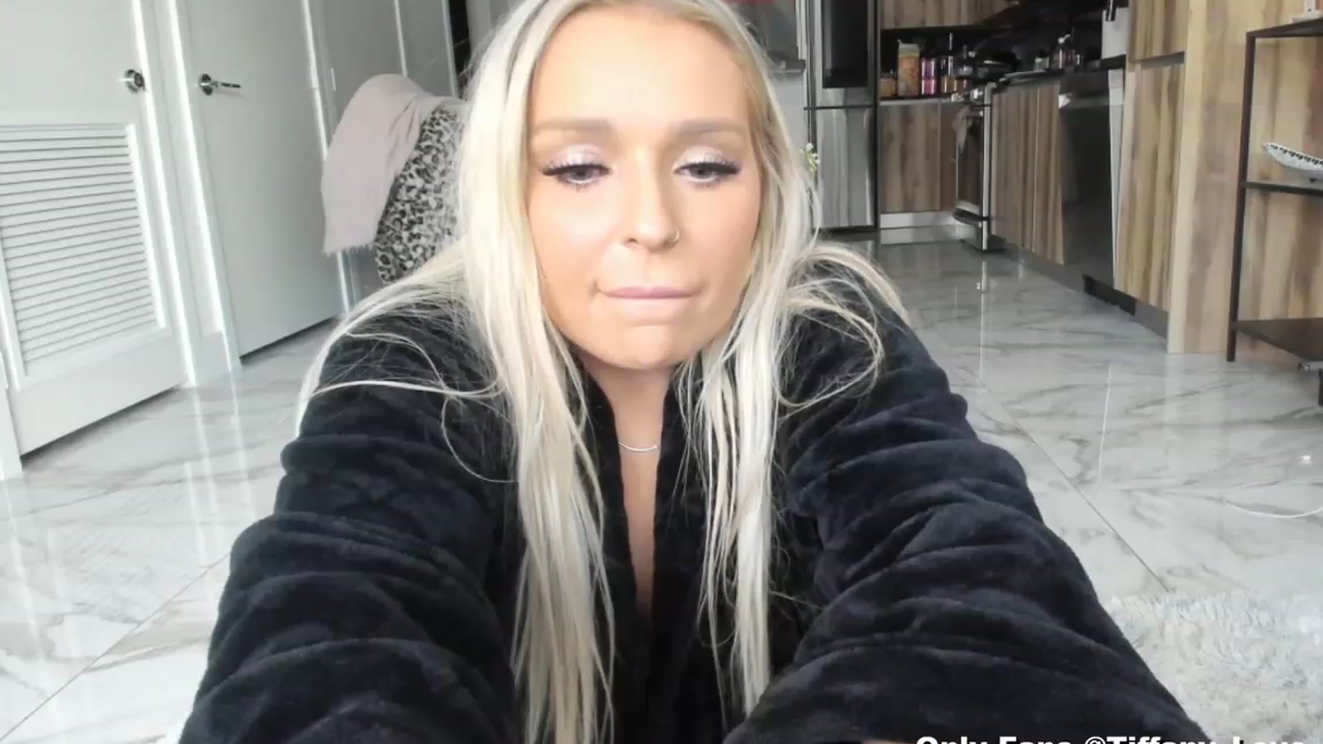 Gallery image thumbnail from KissMyTitsPls's myfreecams stream on, 10/23/2023, 21:52 image 10 of 20