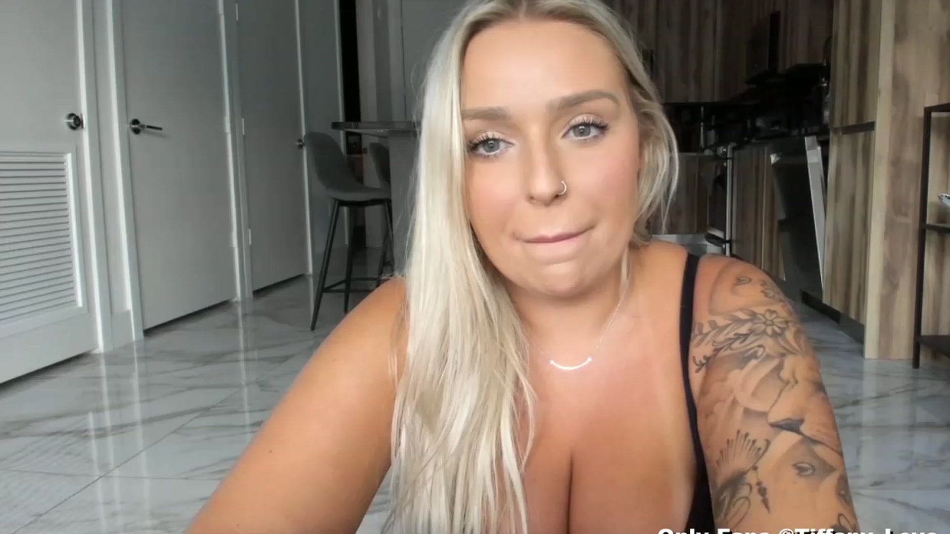 Gallery image thumbnail from KissMyTitsPls's myfreecams stream on, 11/06/2023, 22:10 image 7 of 20