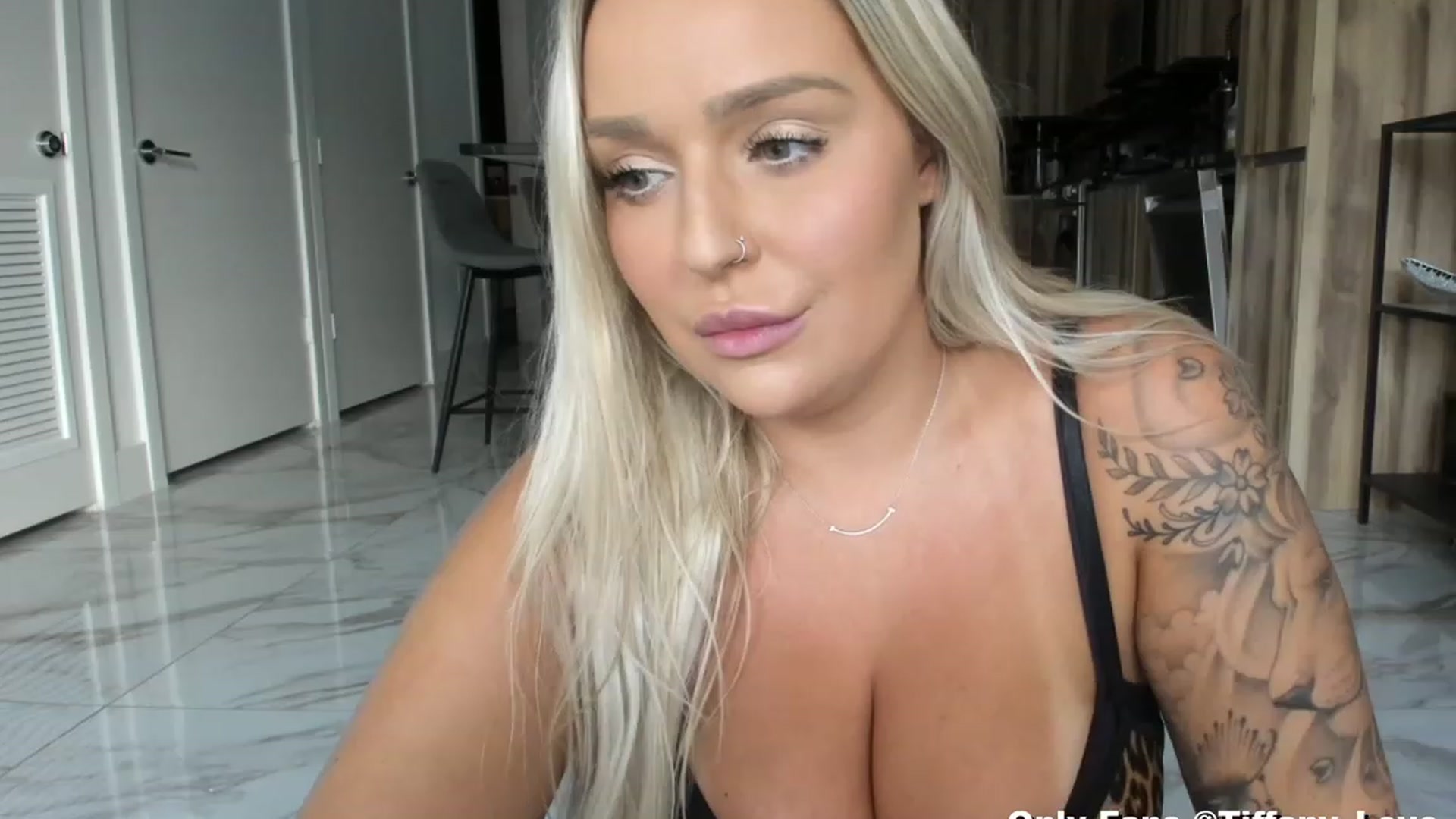 Gallery image thumbnail from KissMyTitsPls's myfreecams stream on, 11/06/2023, 22:10 image 1 of 20