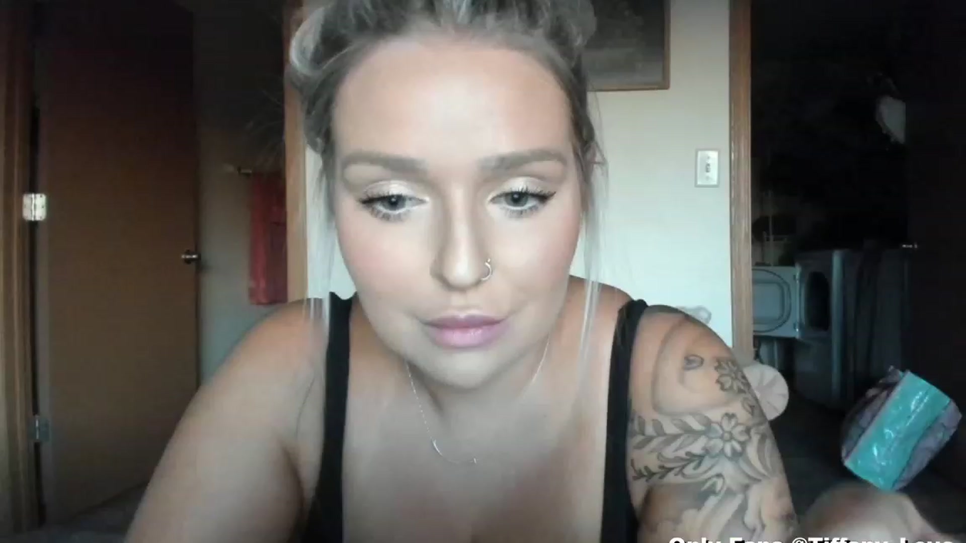 Gallery image thumbnail from KissMyTitsPls's myfreecams stream on, 11/15/2023, 22:32 image 20 of 20