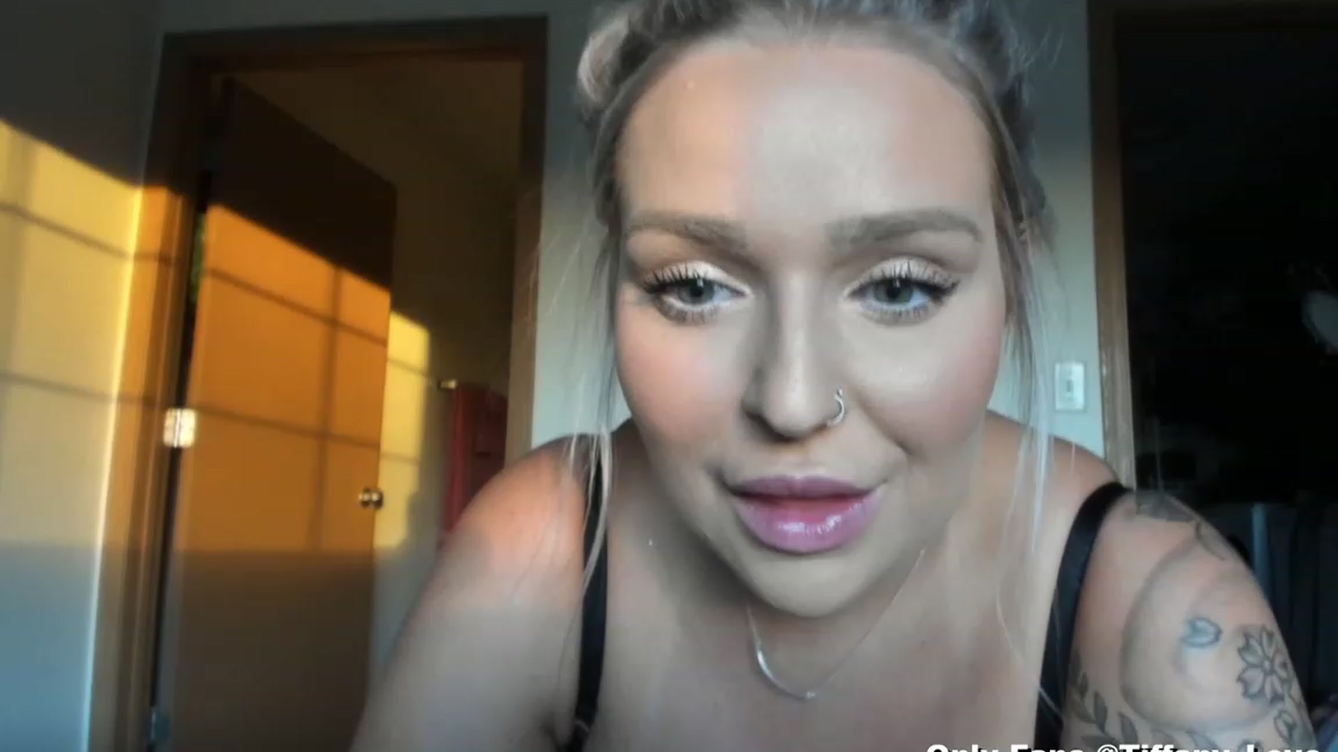 Gallery image thumbnail from KissMyTitsPls's myfreecams stream on, 11/15/2023, 22:32 image 12 of 20