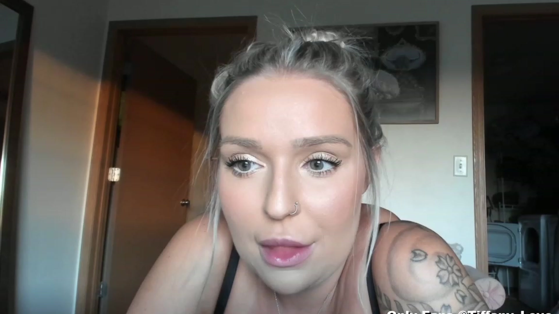 Gallery image thumbnail from KissMyTitsPls's myfreecams stream on, 11/15/2023, 22:32 image 14 of 20