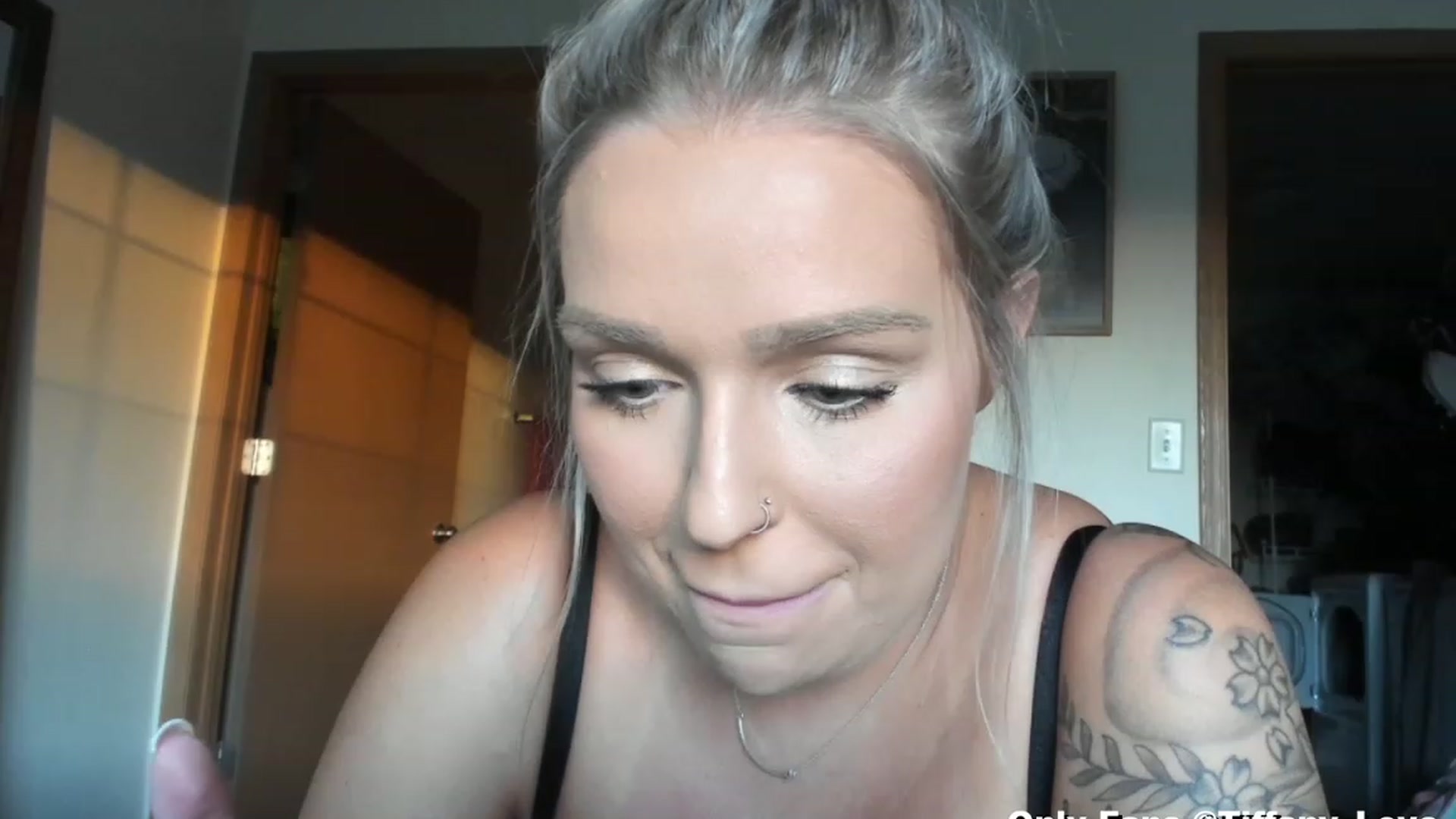 Gallery image thumbnail from KissMyTitsPls's myfreecams stream on, 11/15/2023, 22:32 image 13 of 20