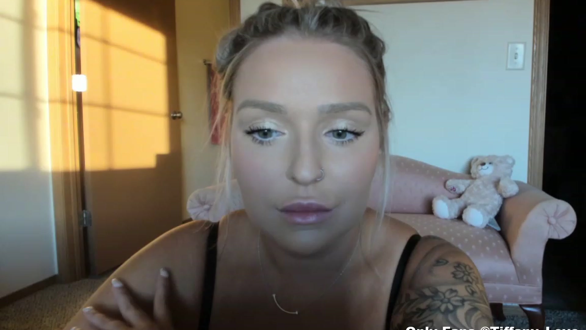 Gallery image thumbnail from KissMyTitsPls's myfreecams stream on, 11/15/2023, 22:32 image 6 of 20
