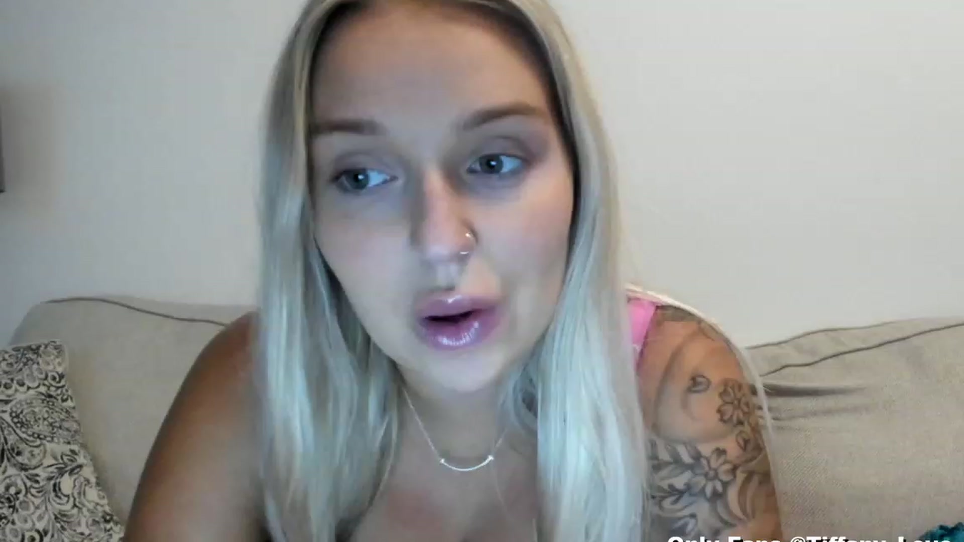 Gallery image thumbnail from KissMyTitsPls's myfreecams stream on, 11/30/2023, 24:20 image 1 of 20