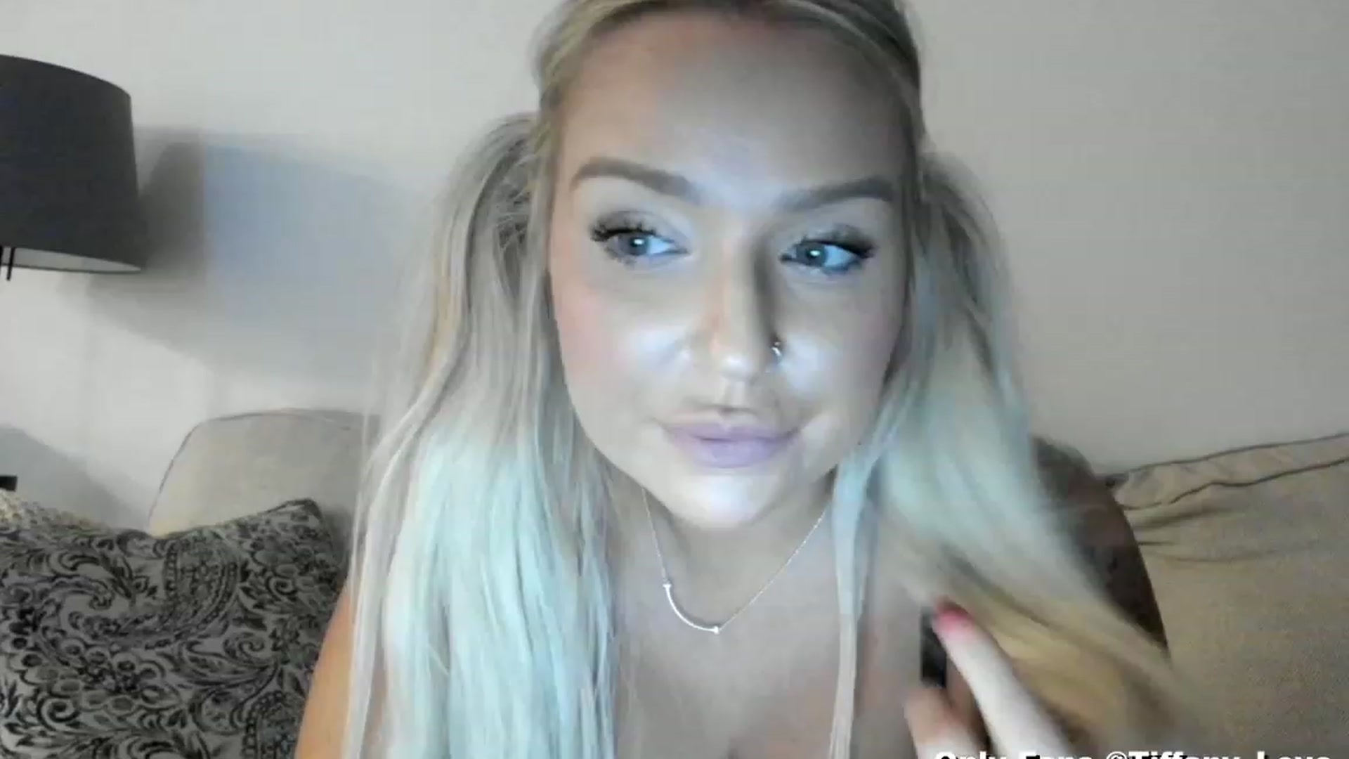 Gallery image thumbnail from KissMyTitsPls's myfreecams stream on, 12/05/2023, 03:45 image 2 of 20
