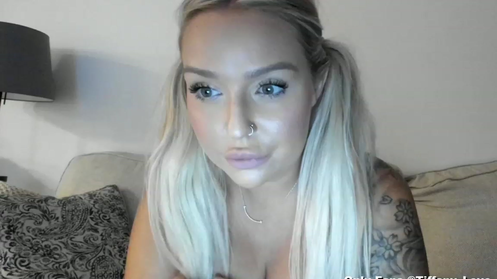 Gallery image thumbnail from KissMyTitsPls's myfreecams stream on, 12/05/2023, 03:45 image 1 of 20