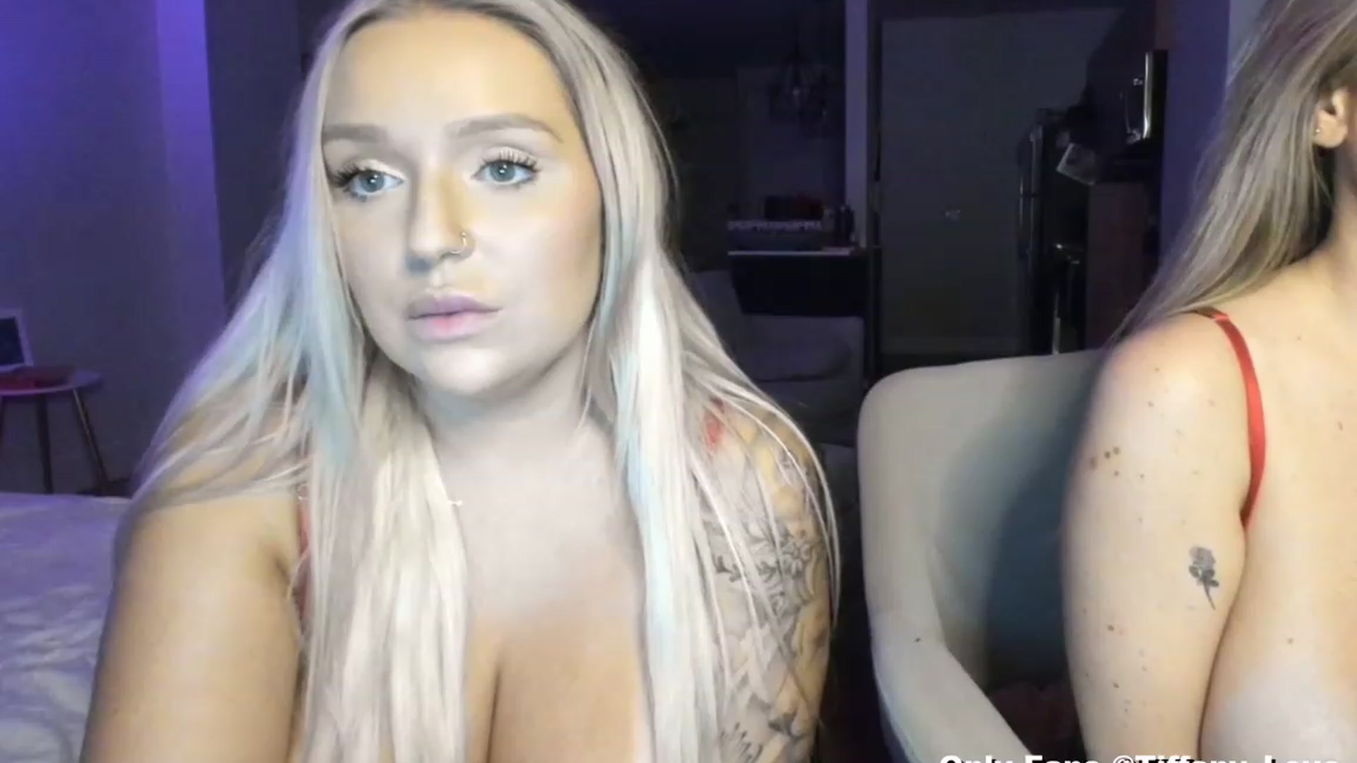 Gallery image thumbnail from KissMyTitsPls's myfreecams stream on, 12/12/2023, 05:01 image 18 of 20