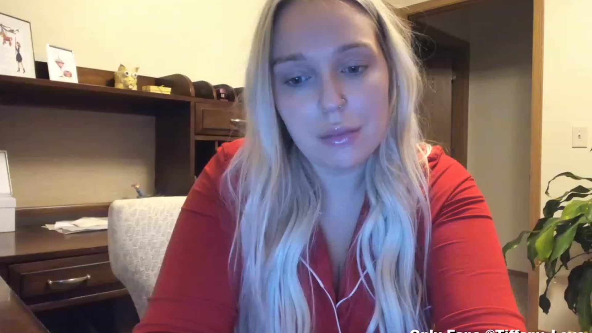 Gallery image thumbnail from KissMyTitsPls's myfreecams stream on, 12/25/2023, 02:59 image 1 of 20