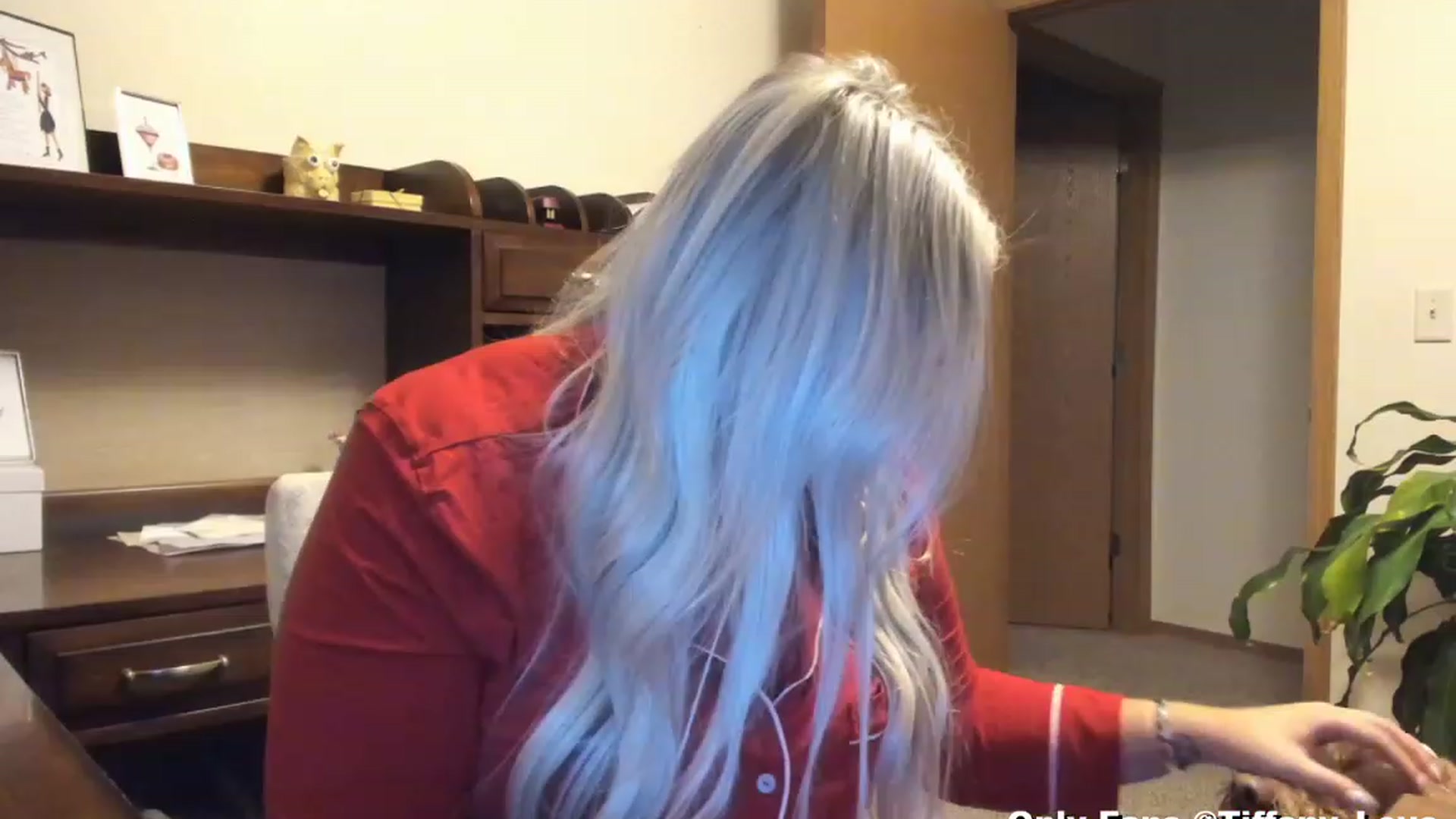 Gallery image thumbnail from KissMyTitsPls's myfreecams stream on, 12/25/2023, 02:59 image 2 of 20