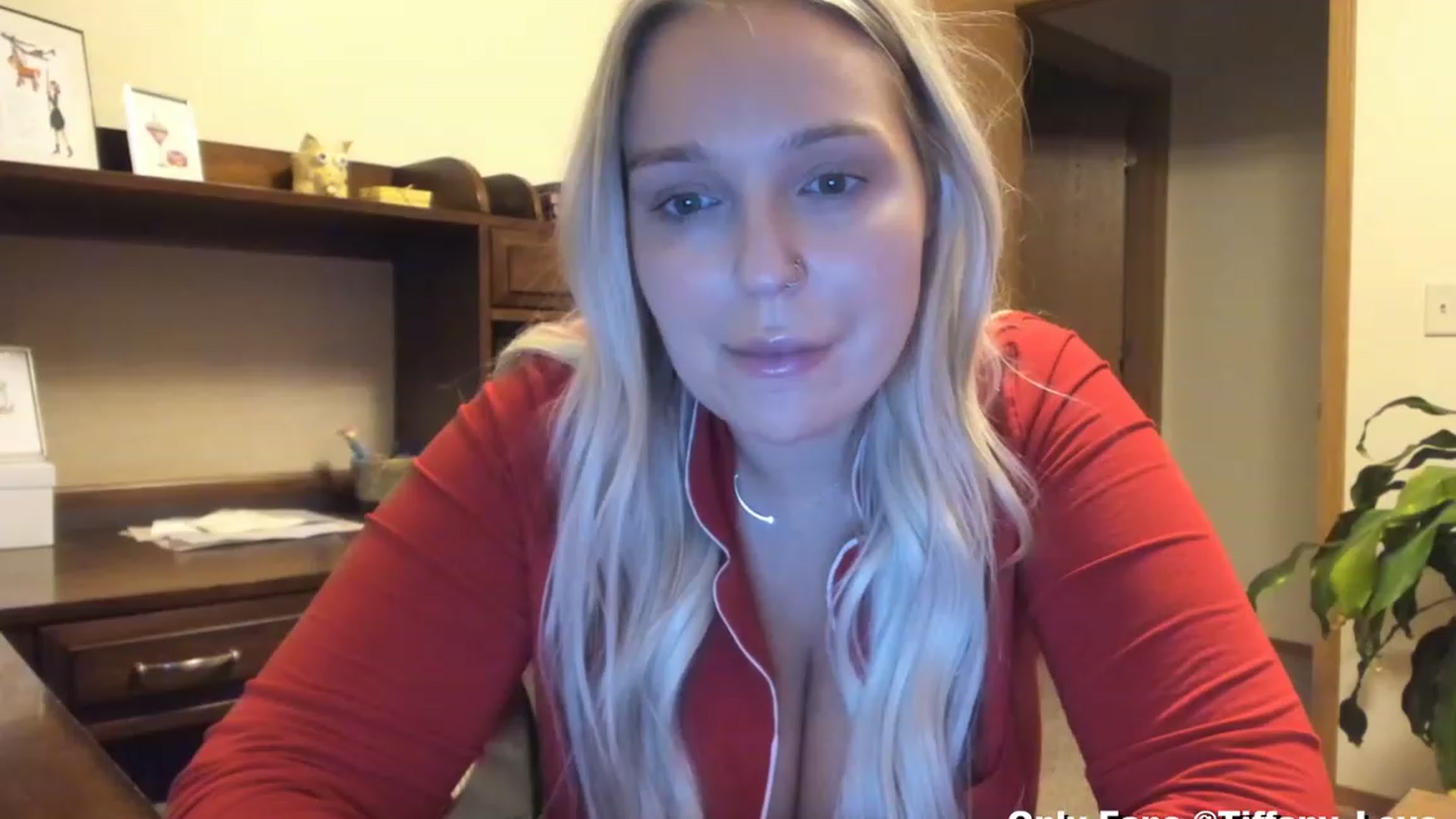 Gallery image thumbnail from KissMyTitsPls's myfreecams stream on, 12/25/2023, 02:59 image 19 of 20