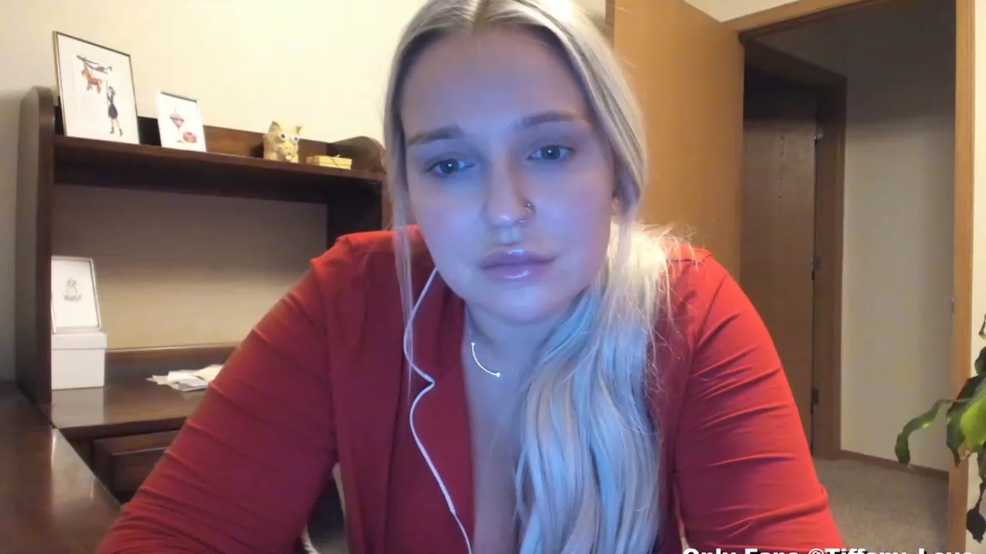 Gallery image thumbnail from KissMyTitsPls's myfreecams stream on, 12/25/2023, 04:23 image 8 of 20