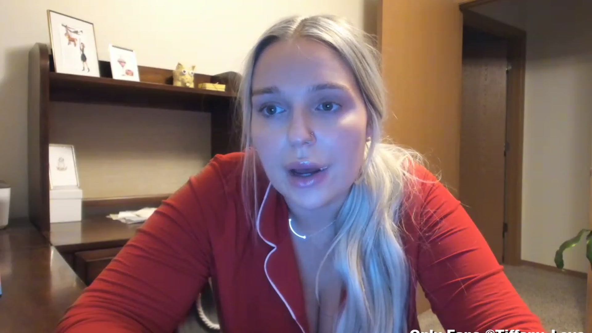 Gallery image thumbnail from KissMyTitsPls's myfreecams stream on, 12/25/2023, 05:03 image 16 of 20