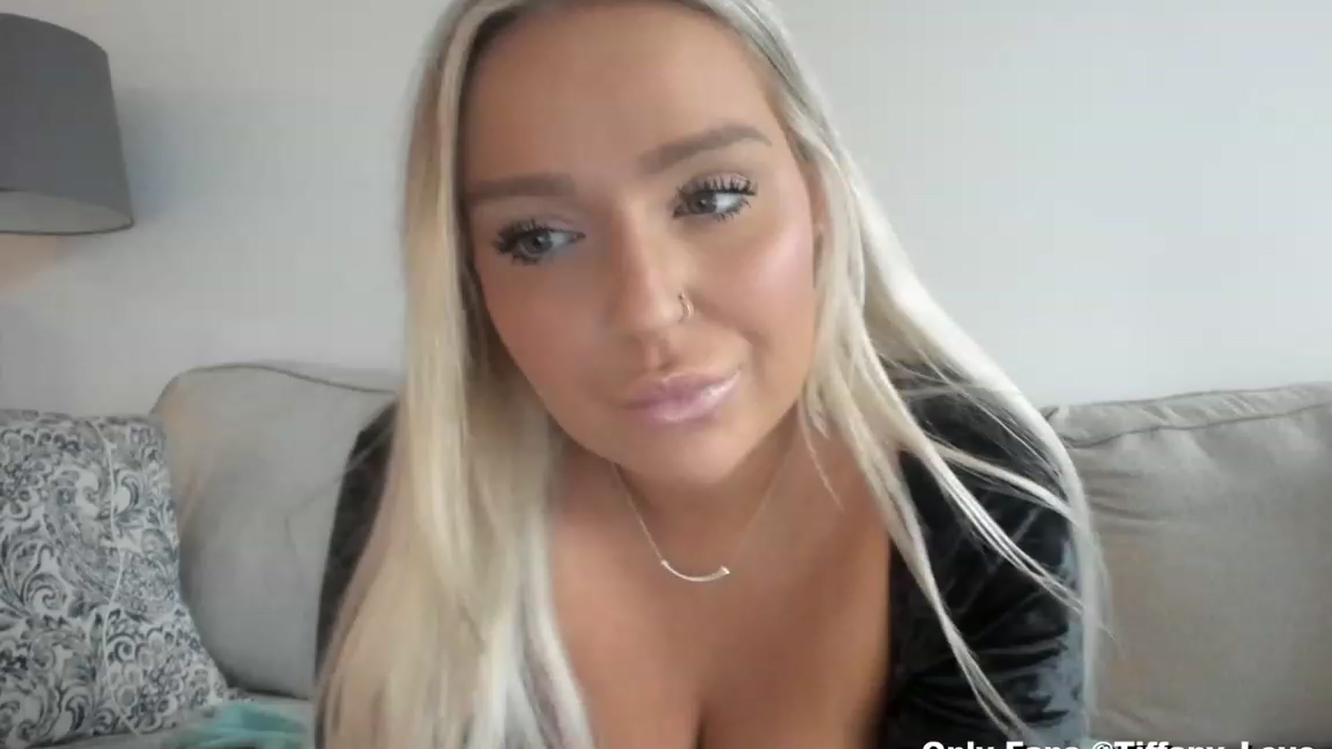 Gallery image thumbnail from KissMyTitsPls's myfreecams stream on, 01/08/2024, 19:38 image 14 of 20