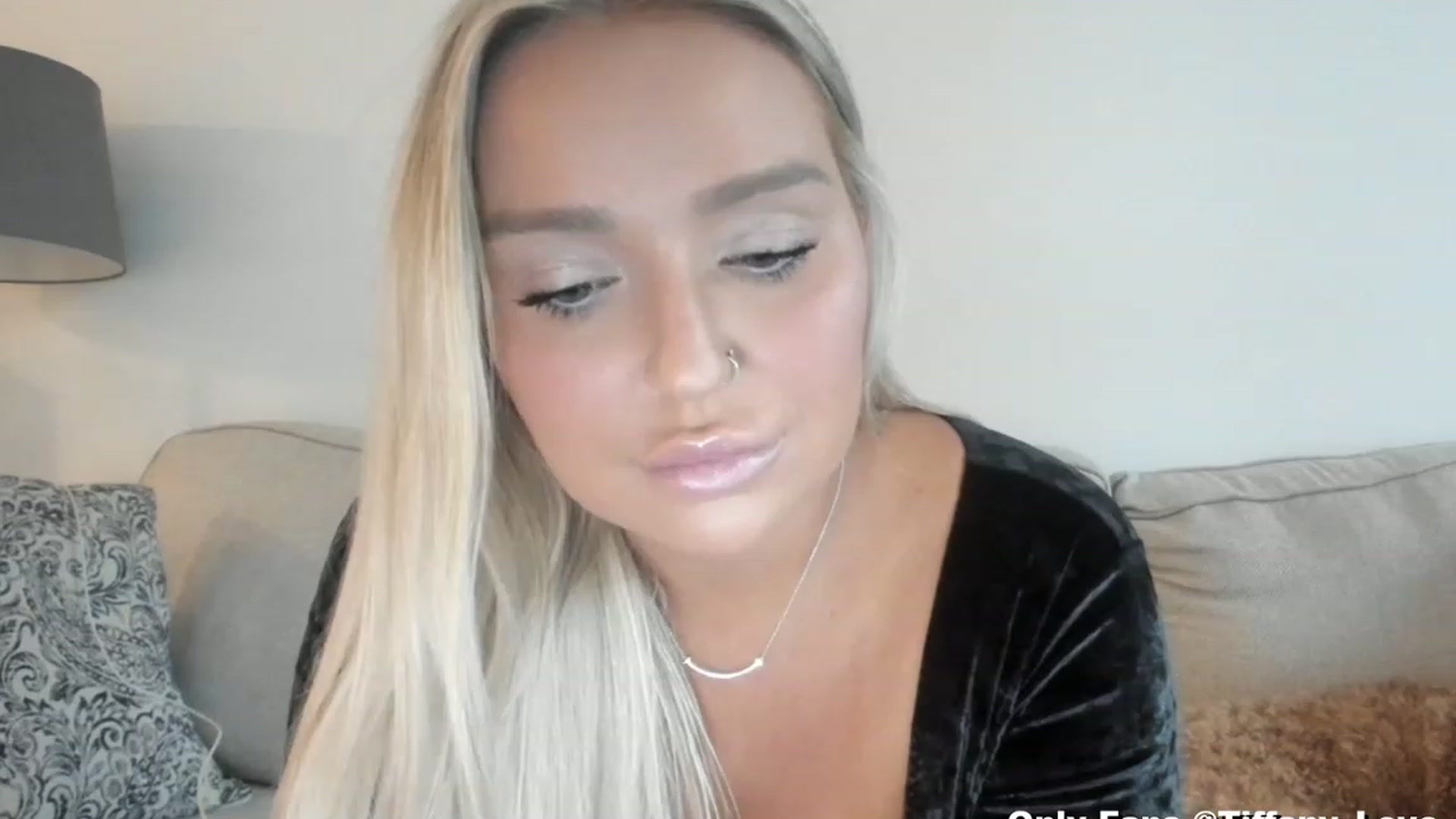Gallery image thumbnail from KissMyTitsPls's myfreecams stream on, 01/08/2024, 21:08 image 17 of 20
