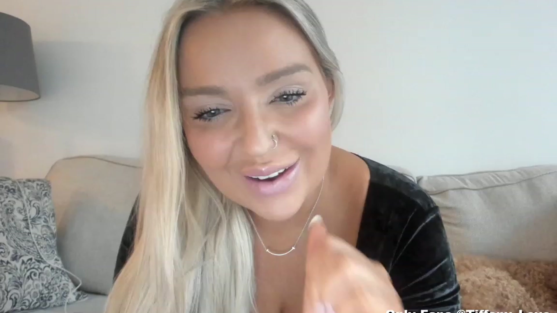 Gallery image thumbnail from KissMyTitsPls's myfreecams stream on, 01/08/2024, 21:08 image 15 of 20