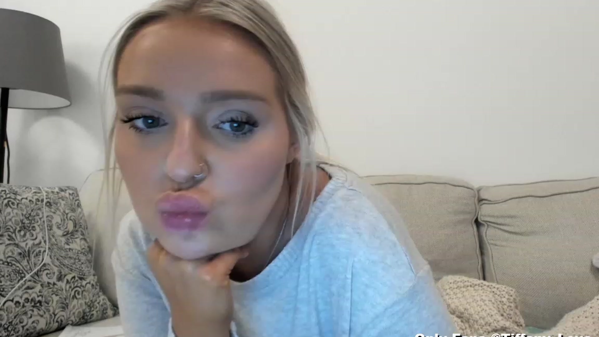Gallery image thumbnail from KissMyTitsPls's myfreecams stream on, 01/09/2024, 05:22 image 3 of 20