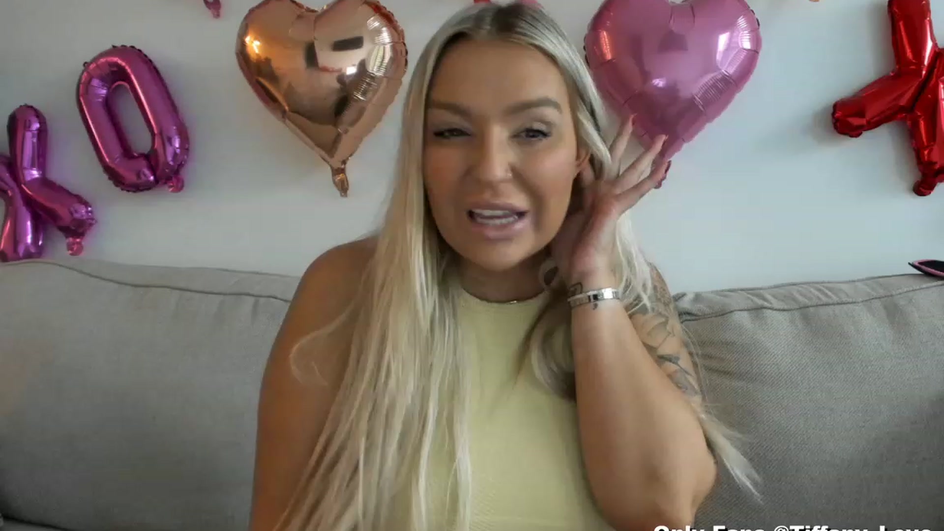 Gallery image thumbnail from KissMyTitsPls's myfreecams stream on, 02/09/2024, 22:06 image 14 of 20