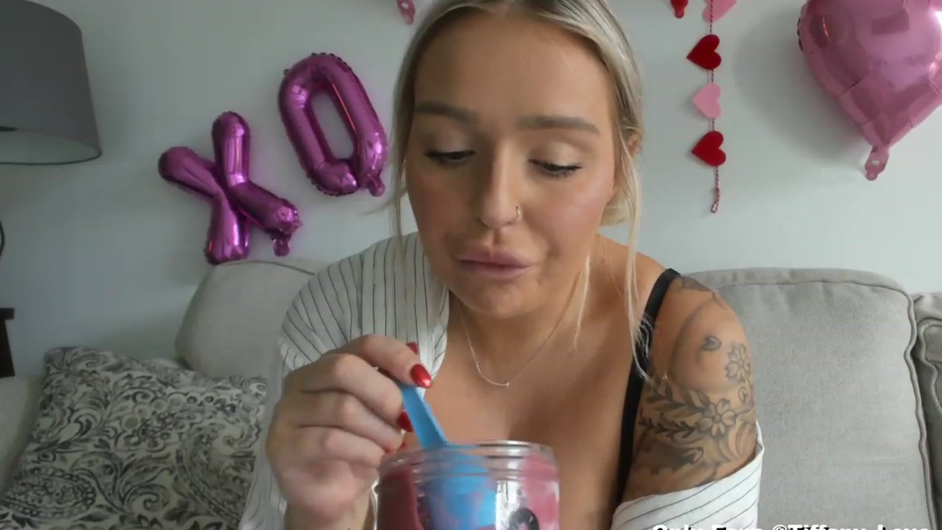 Gallery image thumbnail from KissMyTitsPls's myfreecams stream on, 02/17/2024, 21:14 image 17 of 20