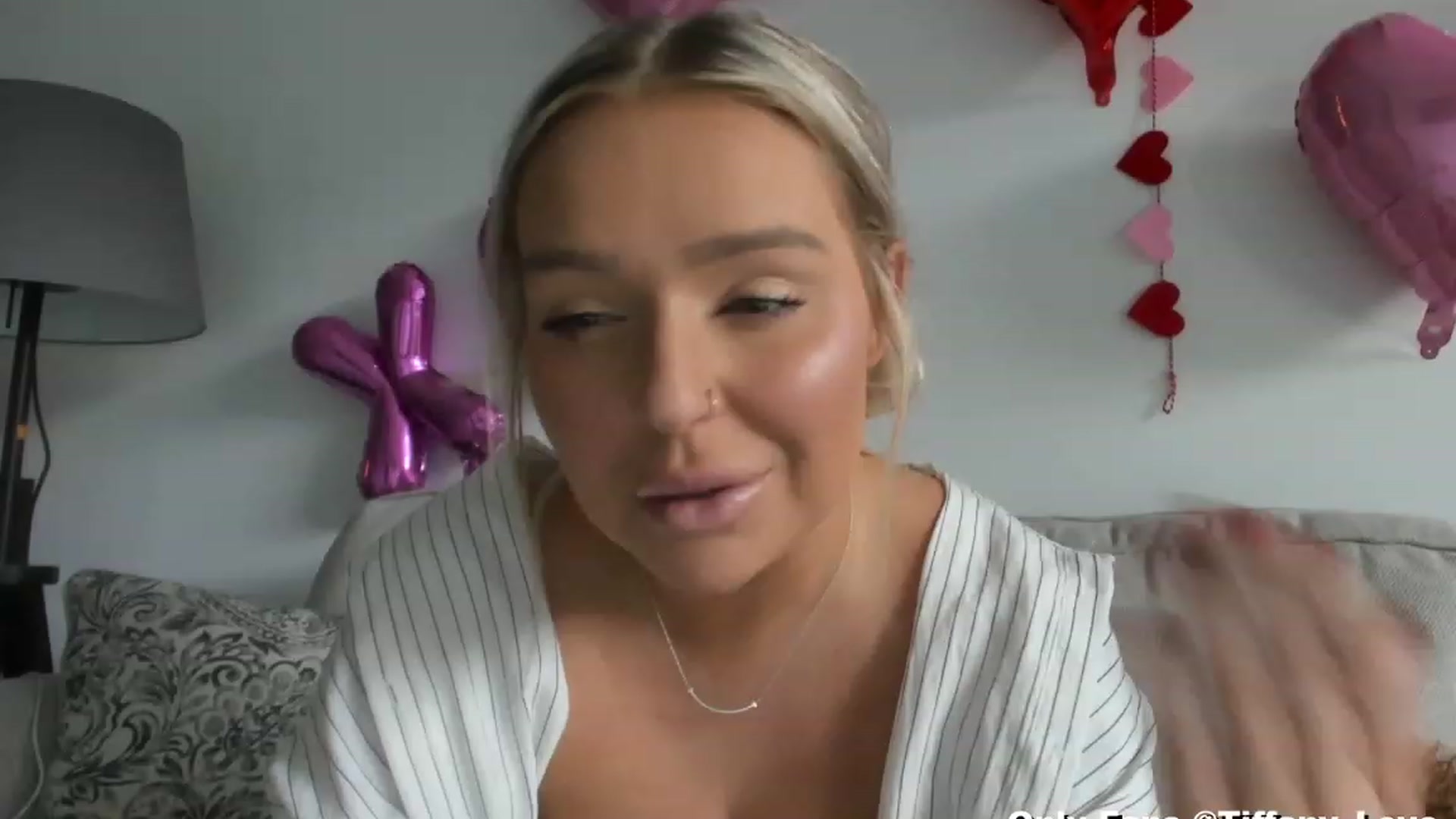 Gallery image thumbnail from KissMyTitsPls's myfreecams stream on, 02/17/2024, 21:14 image 1 of 20