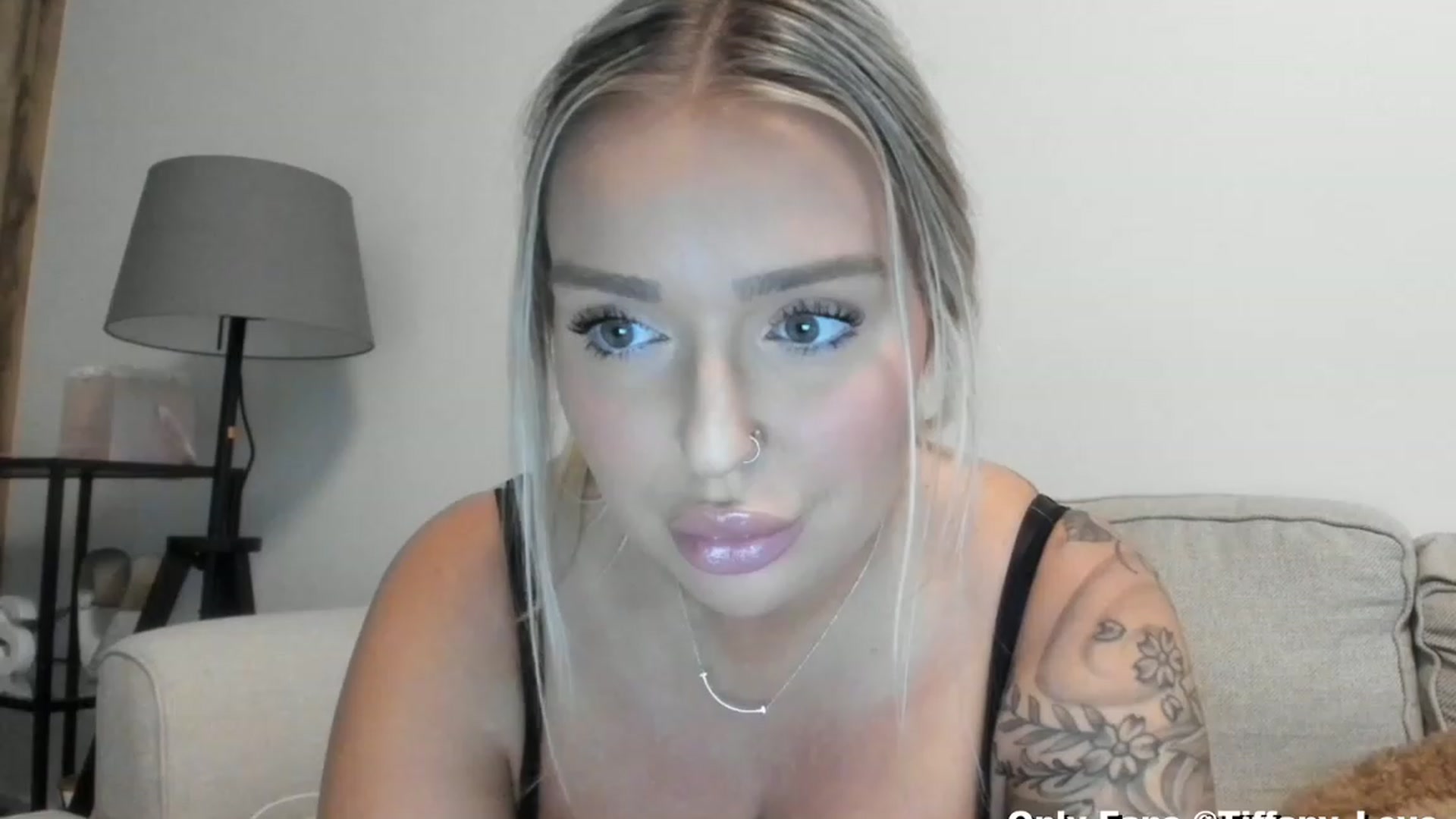 Gallery image thumbnail from KissMyTitsPls's myfreecams stream on, 02/18/2024, 22:56 image 7 of 20