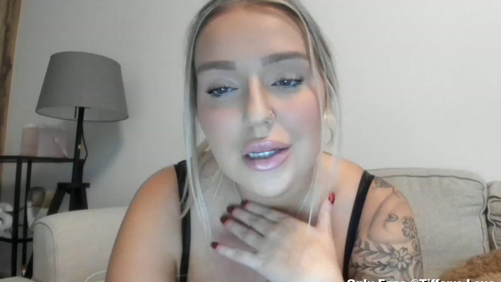 Gallery image thumbnail from KissMyTitsPls's myfreecams stream on, 02/18/2024, 22:56 image 11 of 20