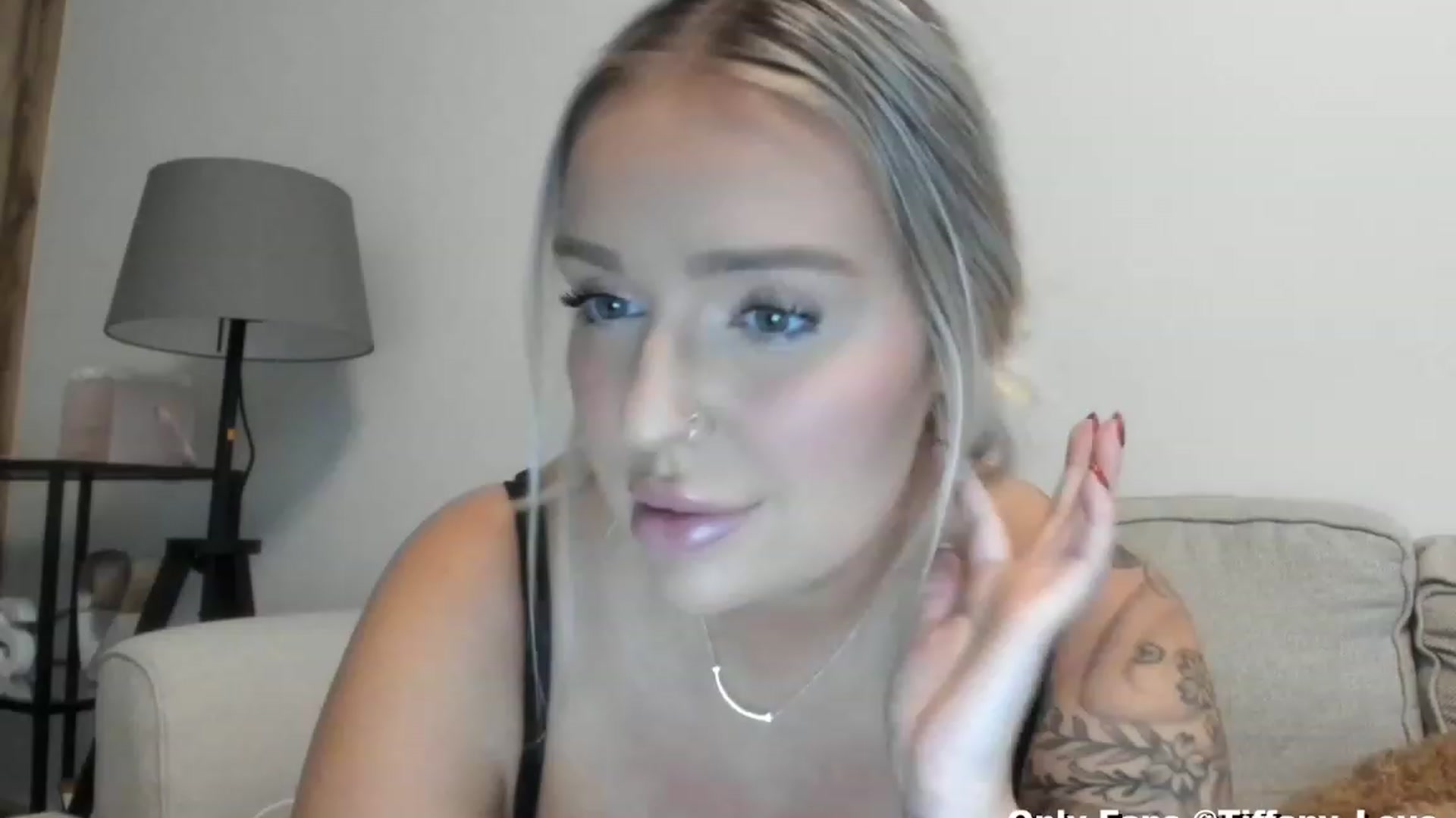 Gallery image thumbnail from KissMyTitsPls's myfreecams stream on, 02/18/2024, 22:56 image 12 of 20