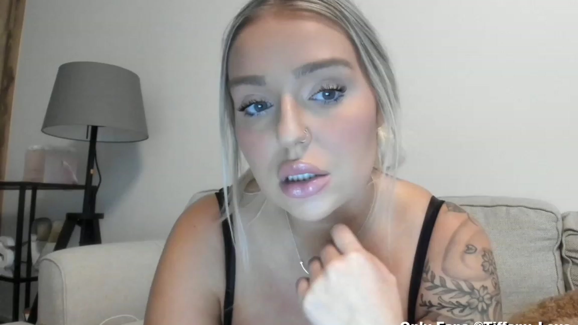 Gallery image thumbnail from KissMyTitsPls's myfreecams stream on, 02/18/2024, 22:56 image 9 of 20