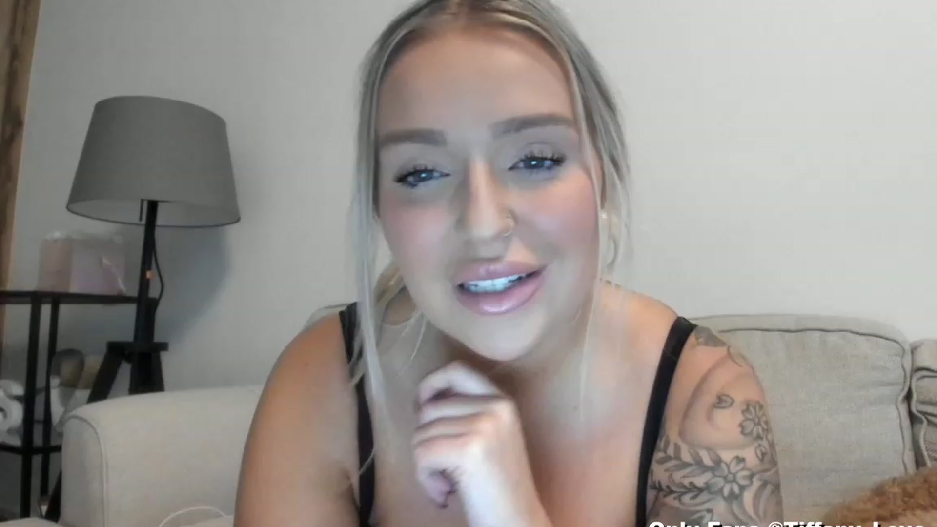 Gallery image thumbnail from KissMyTitsPls's myfreecams stream on, 02/18/2024, 22:56 image 6 of 20