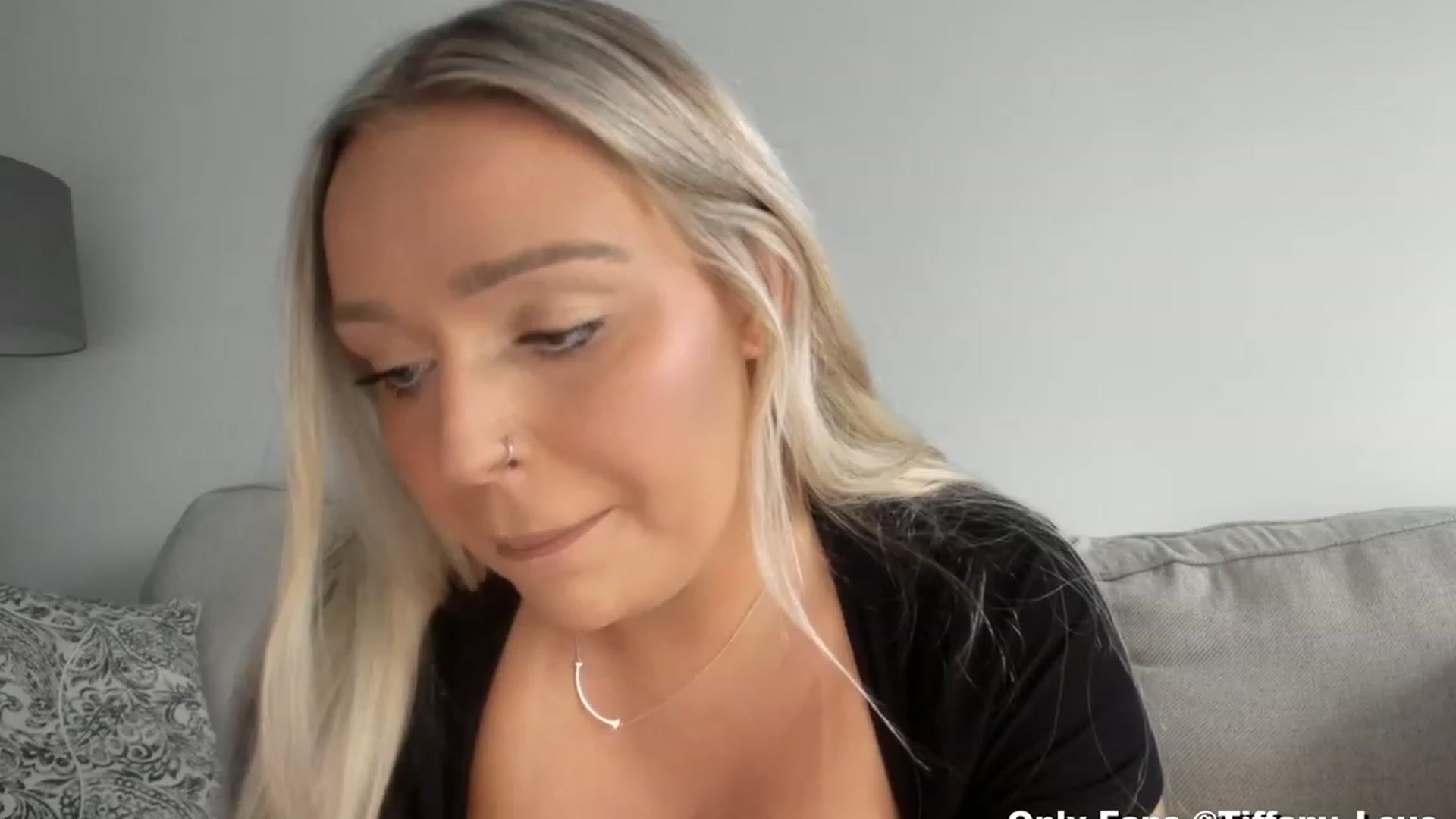 Gallery image thumbnail from KissMyTitsPls's myfreecams stream on, 03/04/2024, 22:44 image 16 of 20