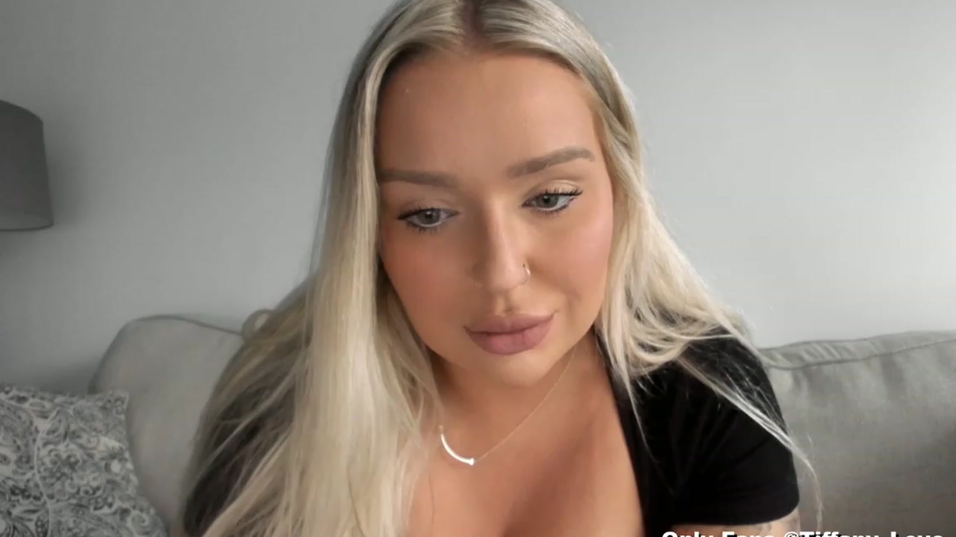 Gallery image thumbnail from KissMyTitsPls's myfreecams stream on, 03/04/2024, 22:44 image 7 of 20