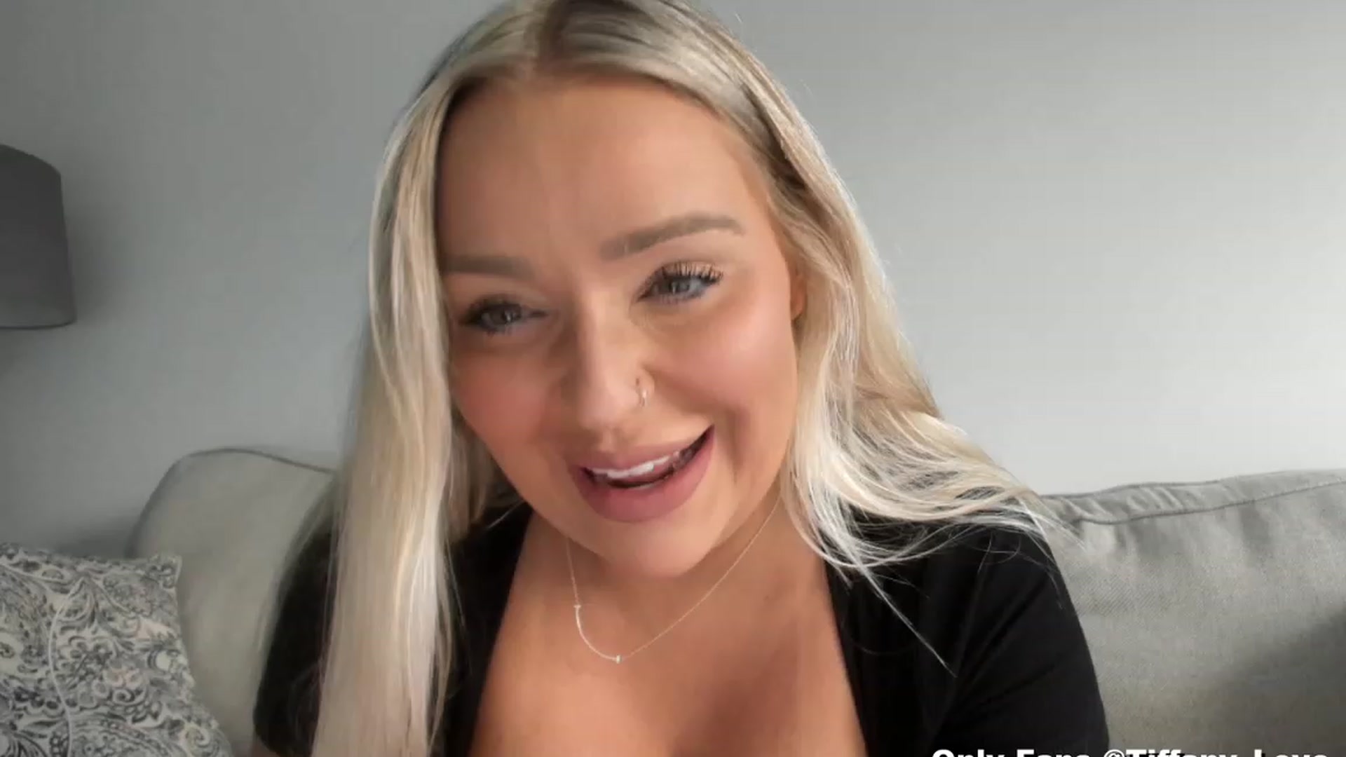 Gallery image thumbnail from KissMyTitsPls's myfreecams stream on, 03/04/2024, 22:44 image 13 of 20