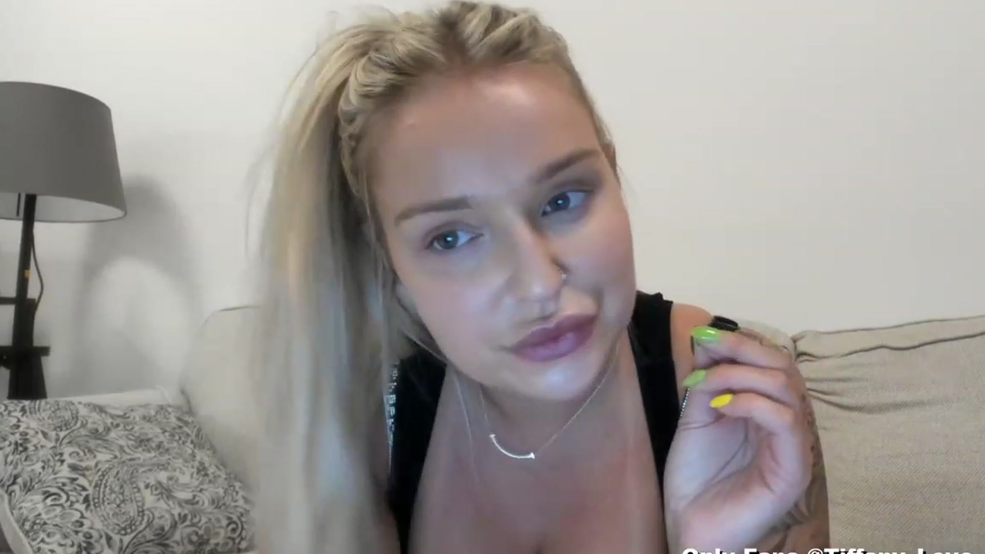 Gallery image thumbnail from KissMyTitsPls's myfreecams stream on, 03/12/2024, 03:01 image 17 of 20