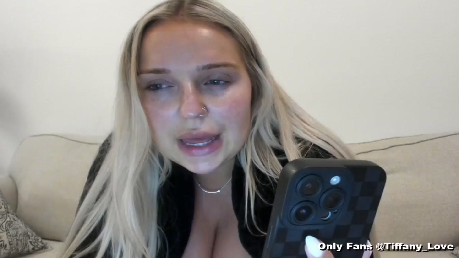 Gallery image thumbnail from KissMyTitsPls's myfreecams stream on, 04/01/2024, 05:19 image 4 of 20