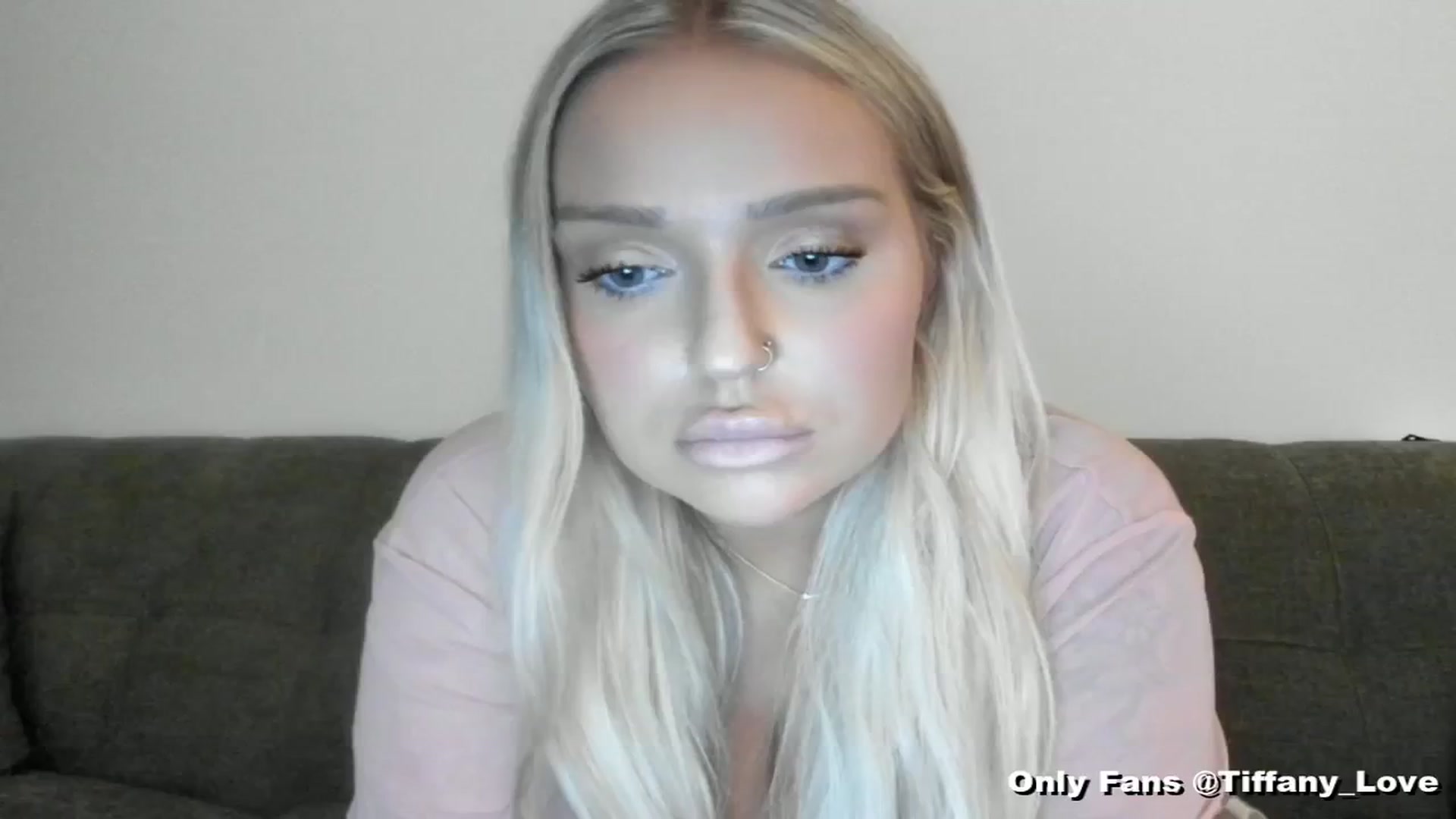 Gallery image thumbnail from KissMyTitsPls's myfreecams stream on, 05/22/2024, 03:34 image 11 of 20