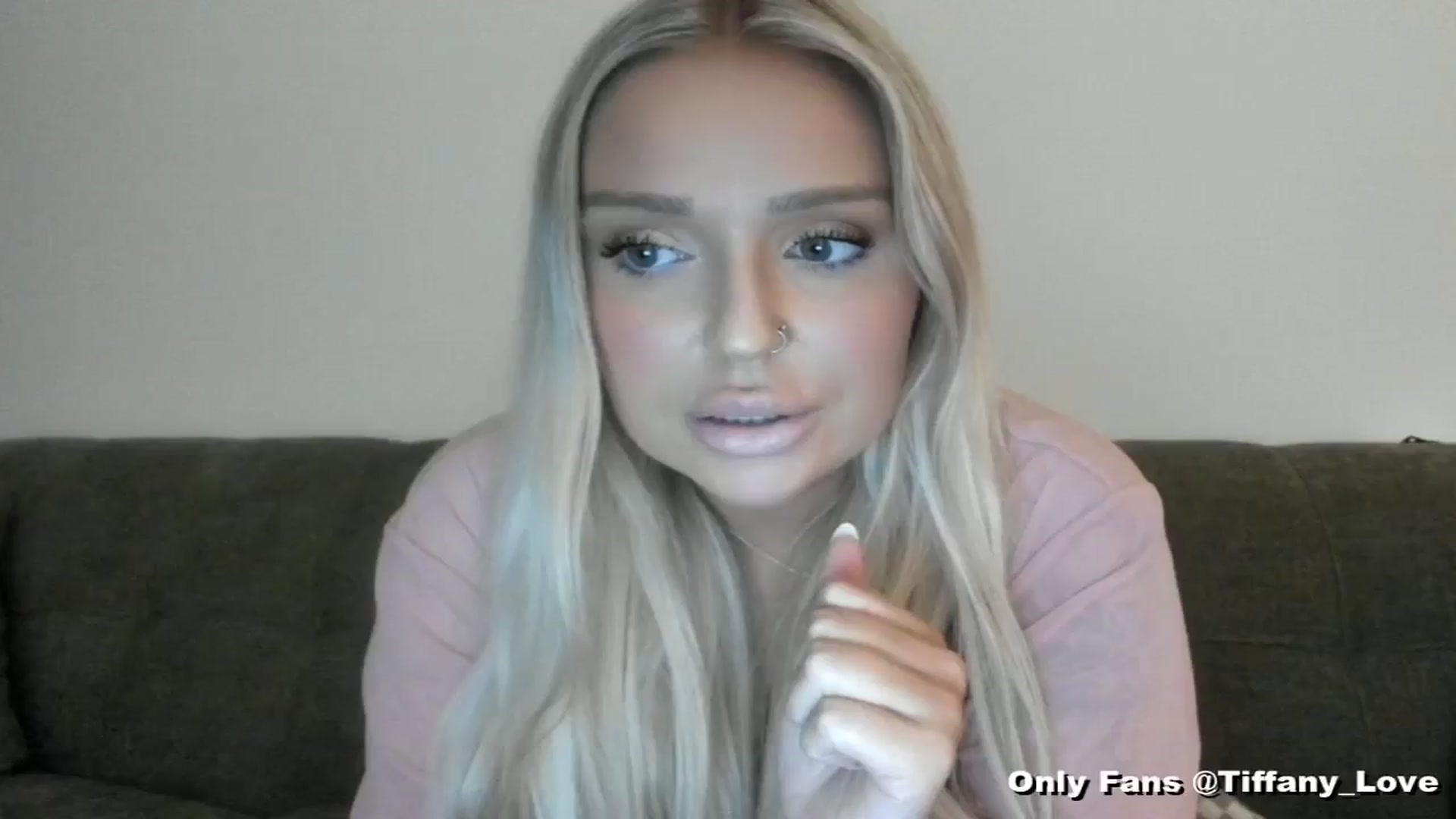 Gallery image thumbnail from KissMyTitsPls's myfreecams stream on, 05/22/2024, 03:34 image 4 of 20
