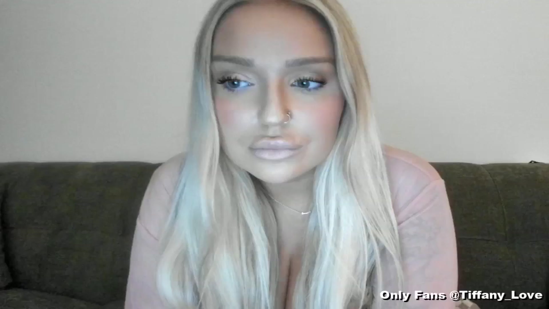 Gallery image thumbnail from KissMyTitsPls's myfreecams stream on, 05/22/2024, 03:34 image 2 of 20