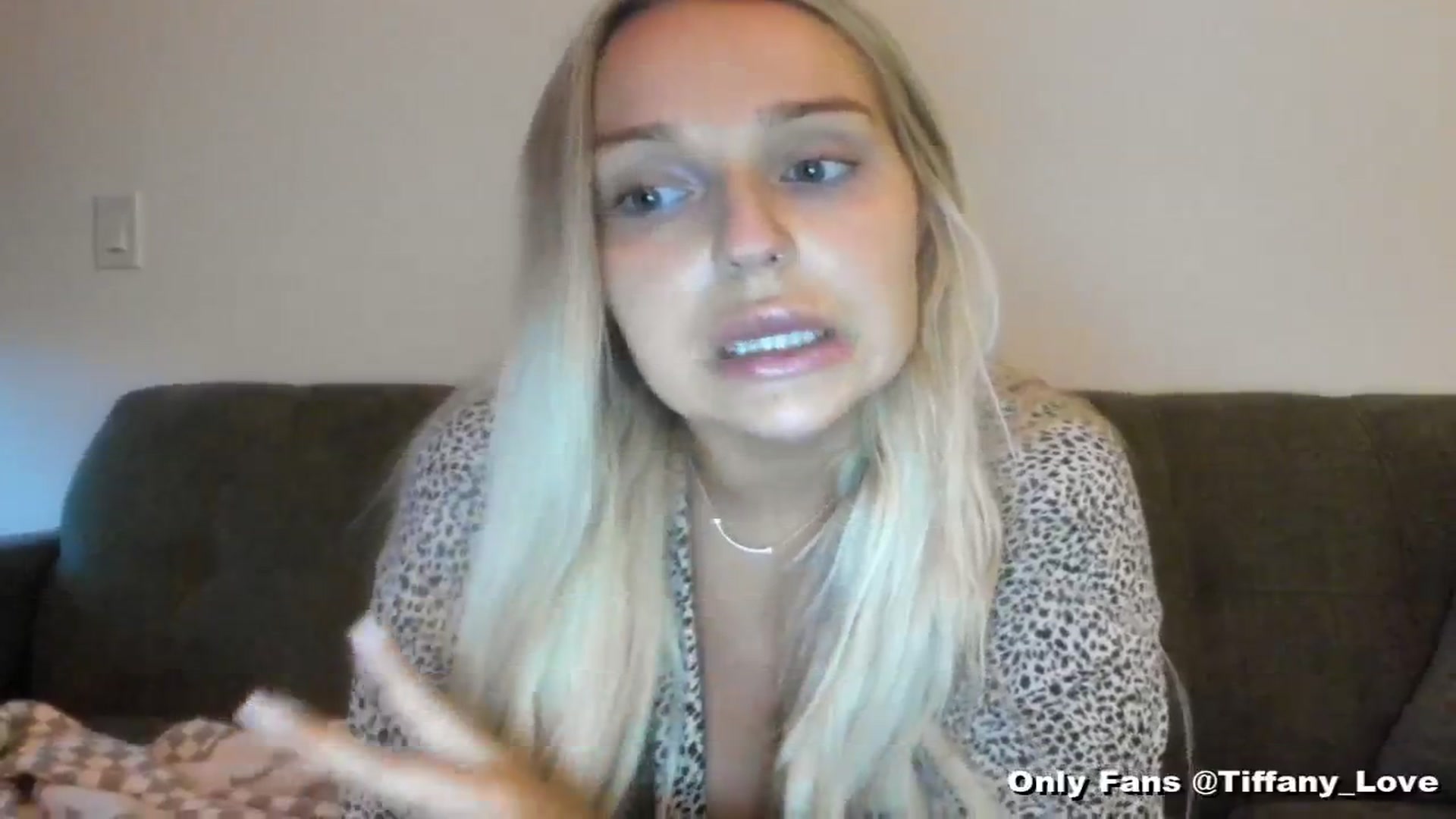 Gallery image thumbnail from KissMyTitsPls's myfreecams stream on, 06/05/2024, 01:35 image 18 of 20