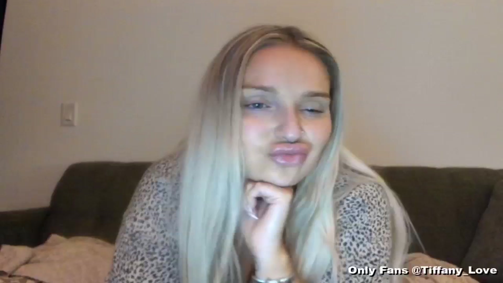 Gallery image thumbnail from KissMyTitsPls's myfreecams stream on, 06/05/2024, 02:41 image 19 of 20