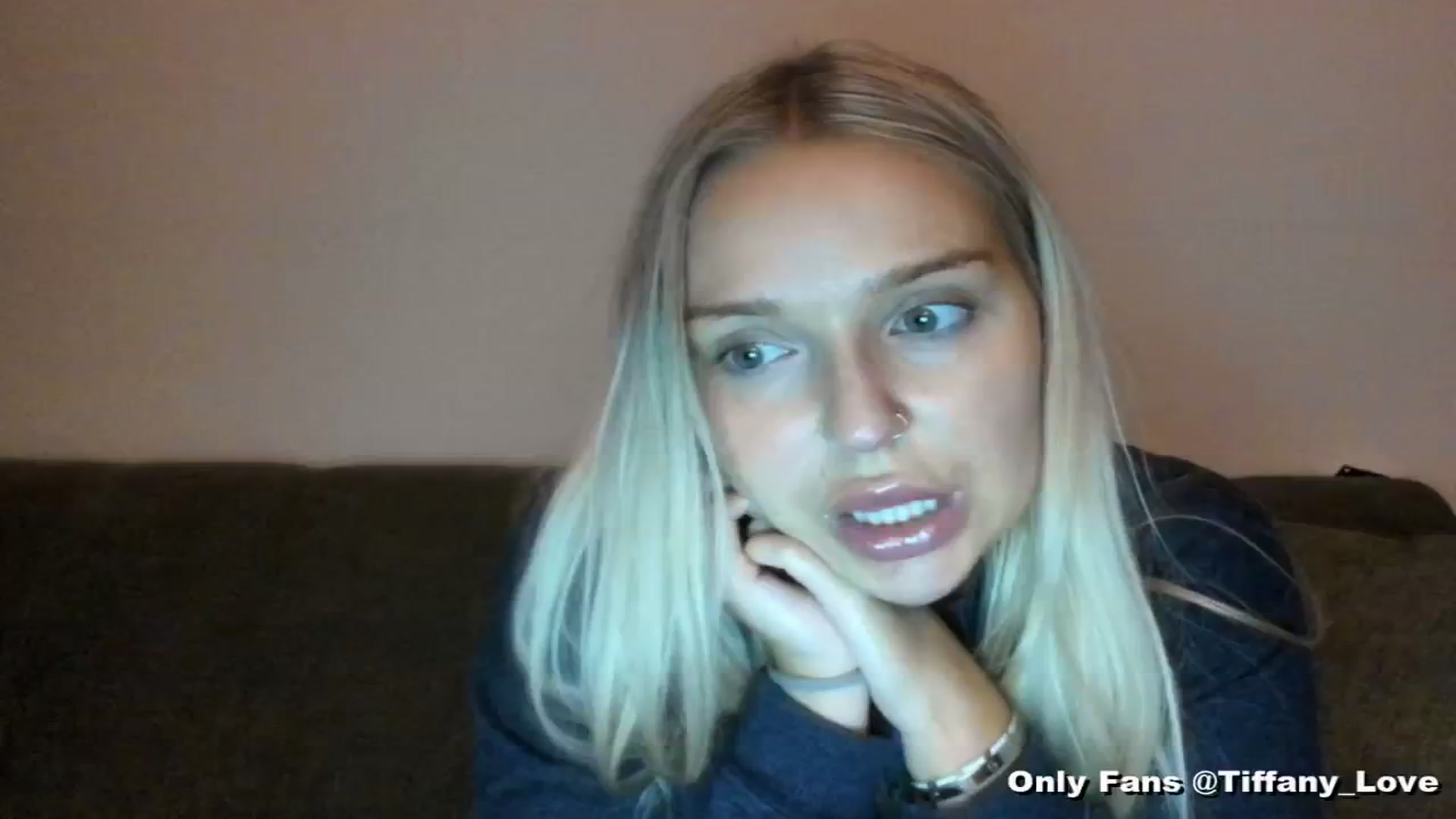 Gallery image thumbnail from KissMyTitsPls's myfreecams stream on, 06/05/2024, 04:16 image 14 of 20