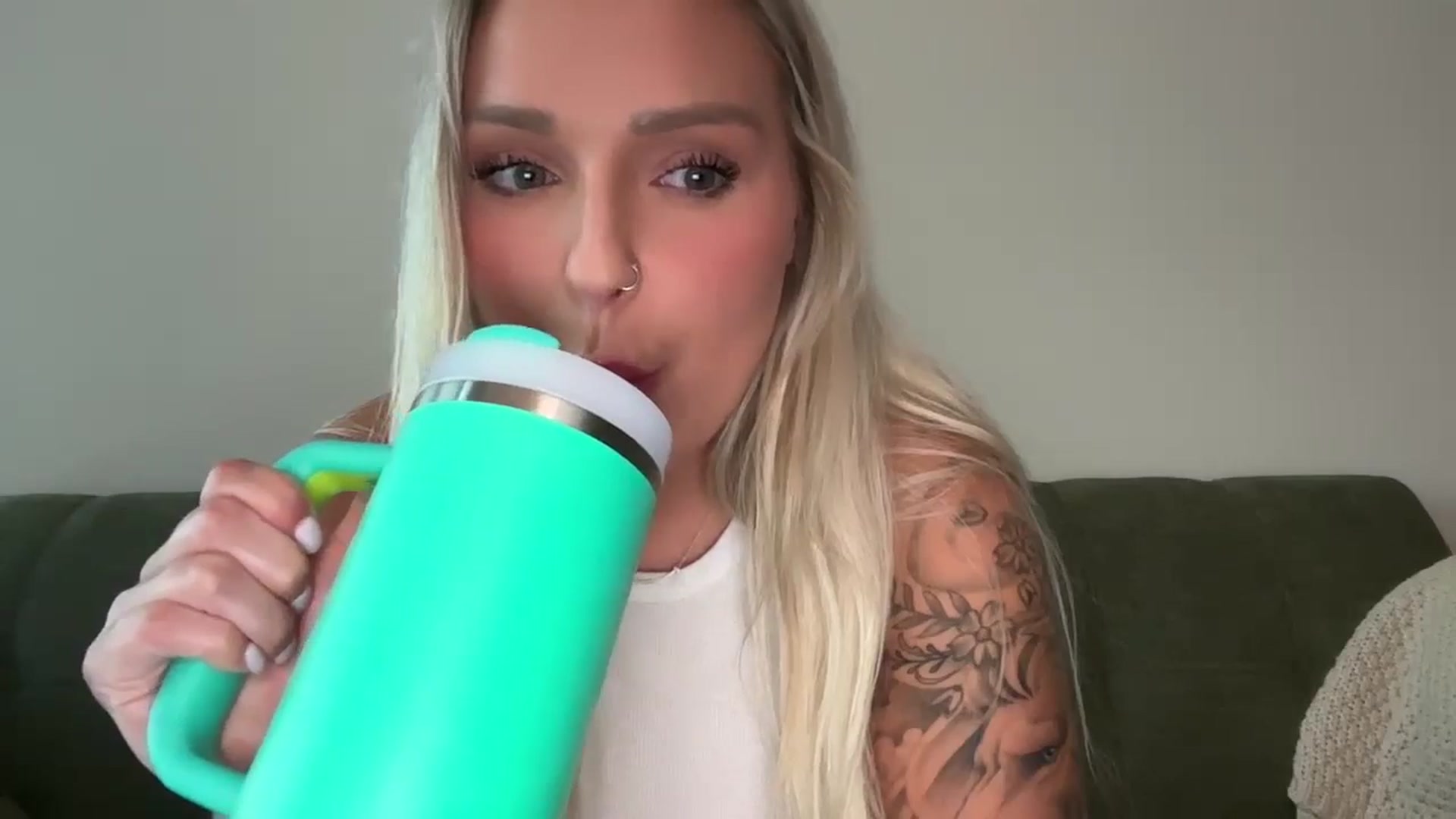 Gallery image thumbnail from KissMyTitsPls's myfreecams stream on, 08/06/2024, 23:41 image 16 of 20