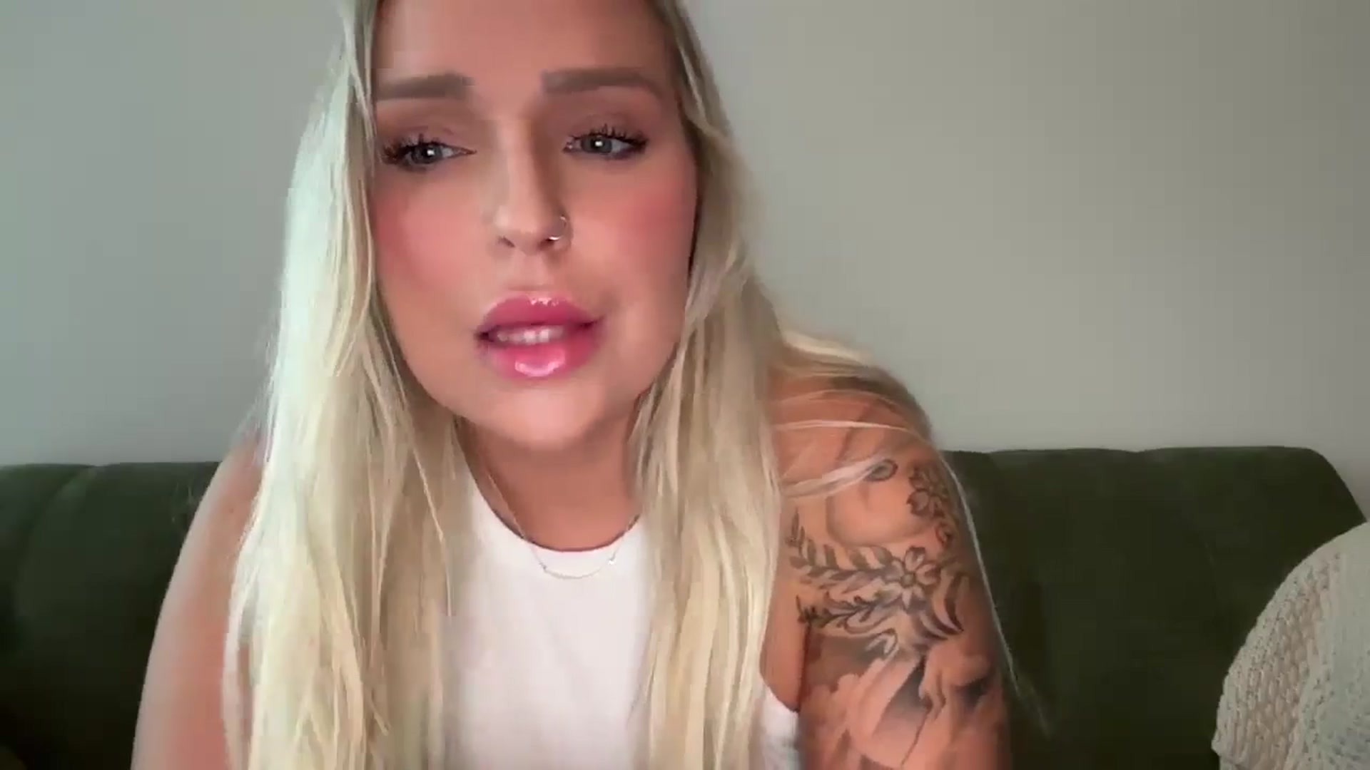 Gallery image thumbnail from KissMyTitsPls's myfreecams stream on, 08/06/2024, 23:41 image 18 of 20