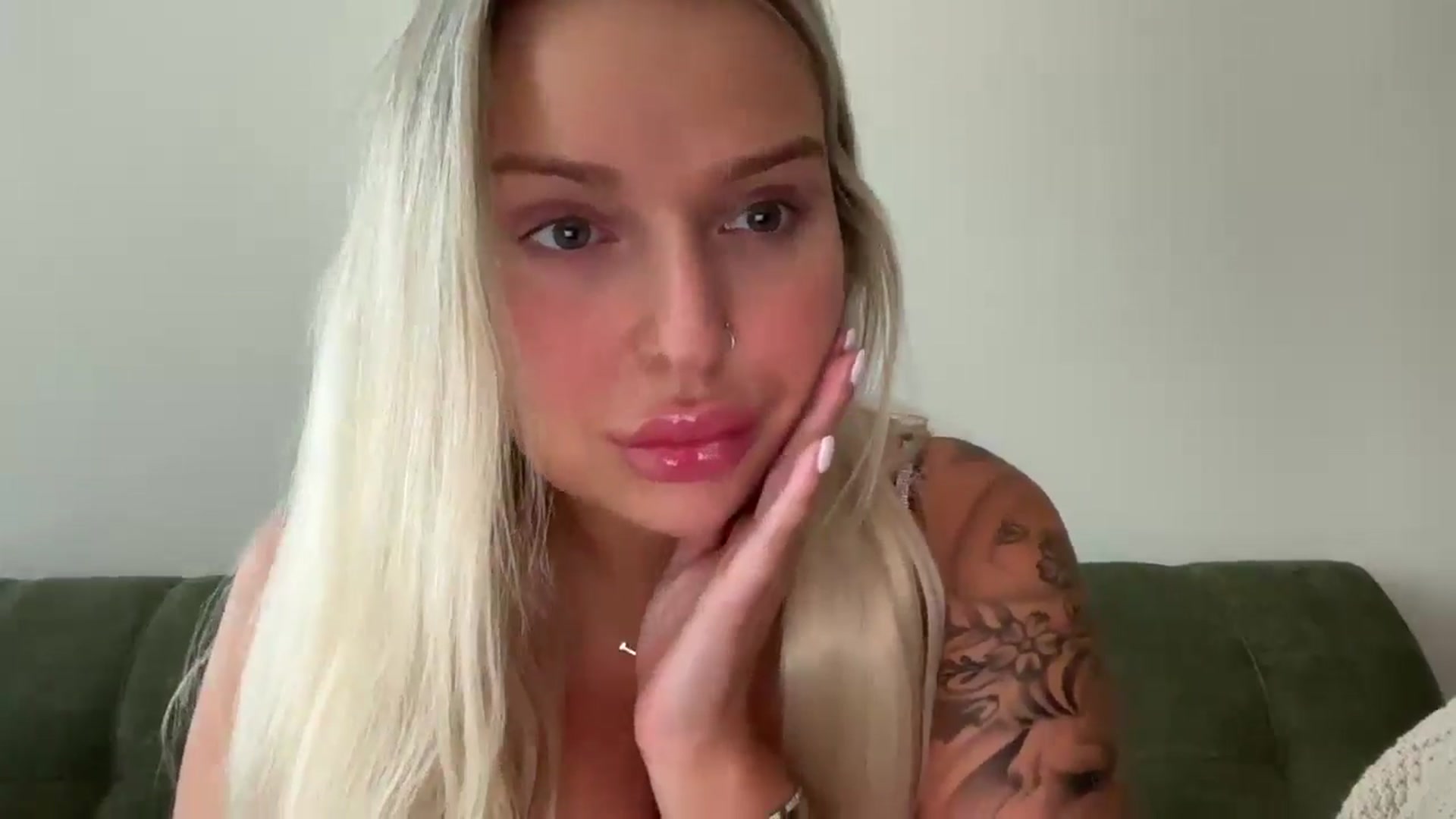 Gallery image thumbnail from KissMyTitsPls's myfreecams stream on, 08/07/2024, 17:48 image 5 of 20