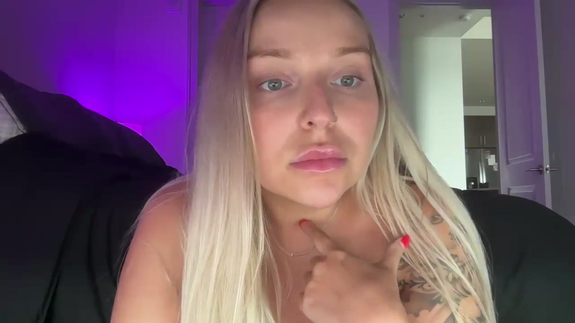 Gallery image thumbnail from KissMyTitsPls's myfreecams stream on, 09/06/2024, 19:16 image 15 of 20
