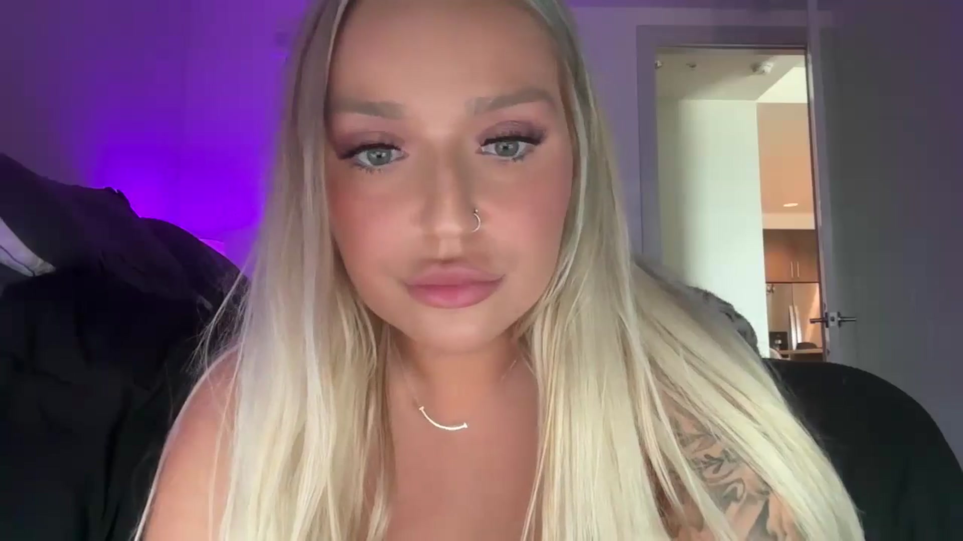 Gallery image thumbnail from KissMyTitsPls's myfreecams stream on, 09/18/2024, 20:40 image 5 of 20